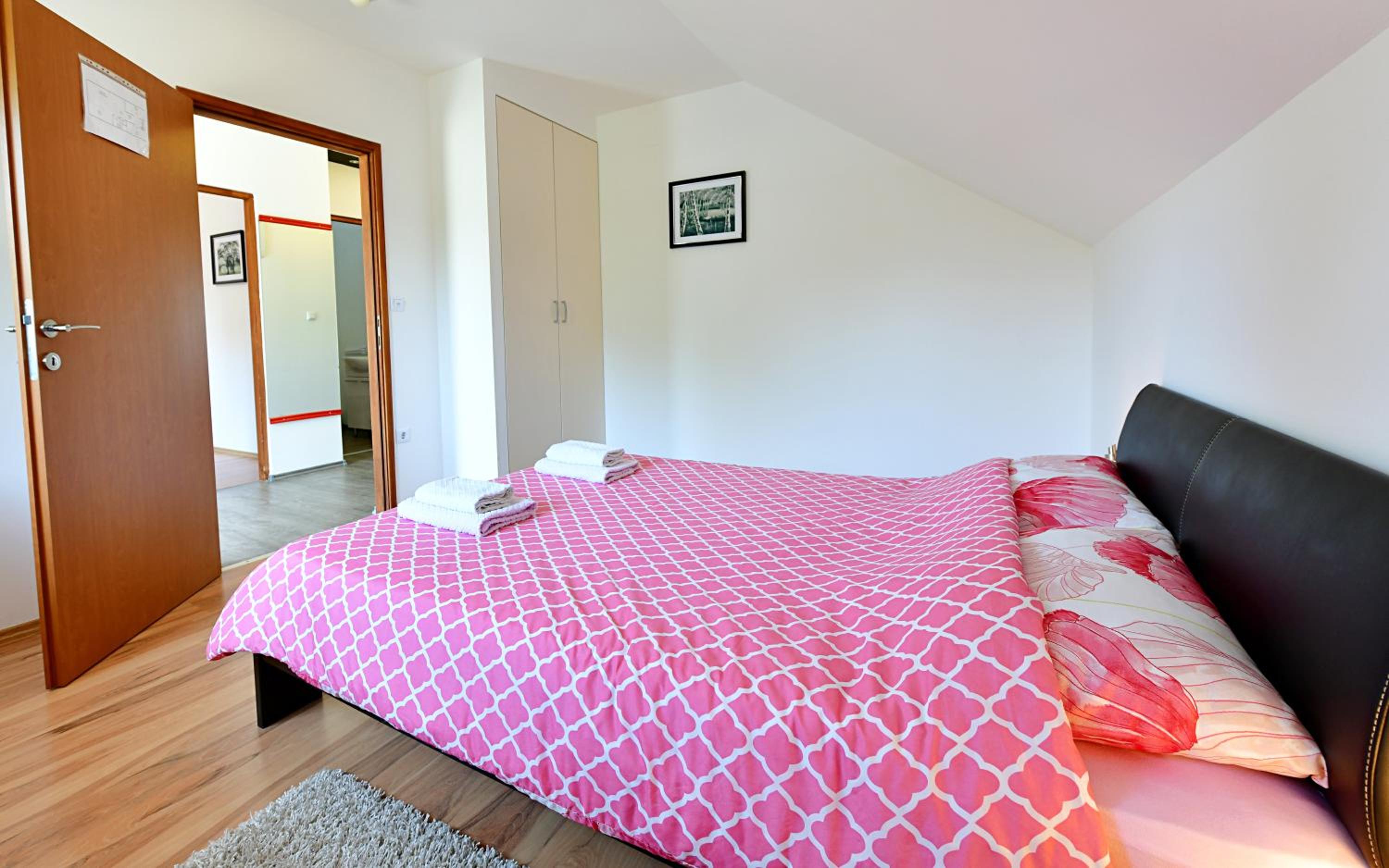 Apartment with Balcony - Photo 34