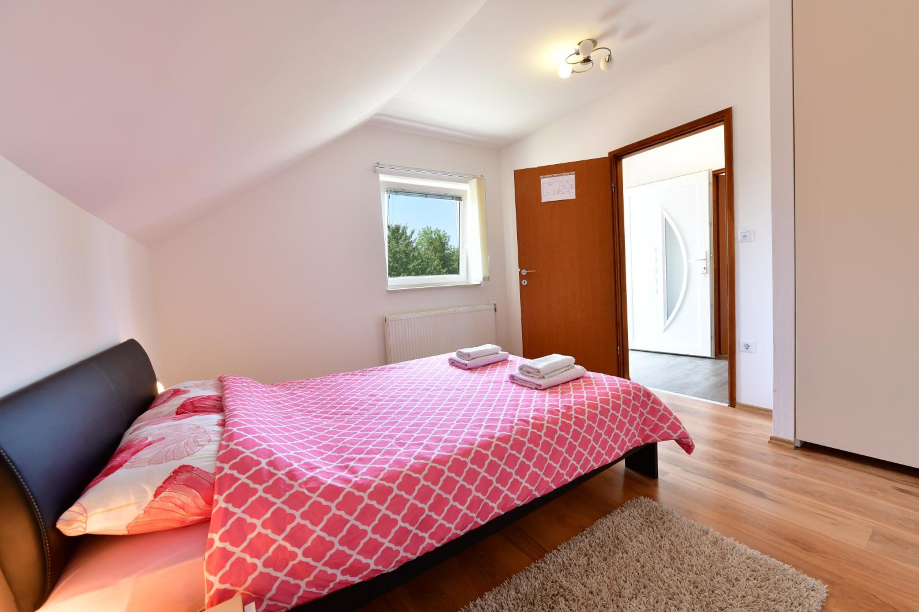 Apartment with Balcony - Photo 37