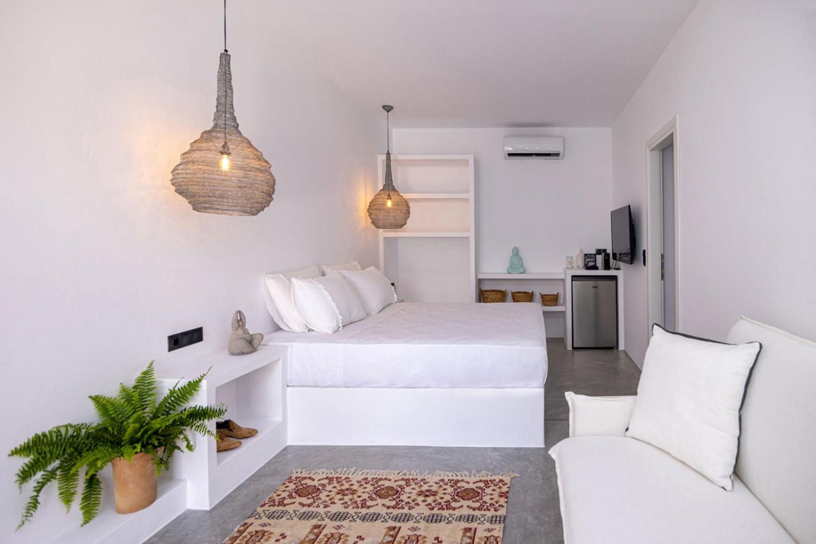 Deluxe Double Room with Extra Bed - Photo 2