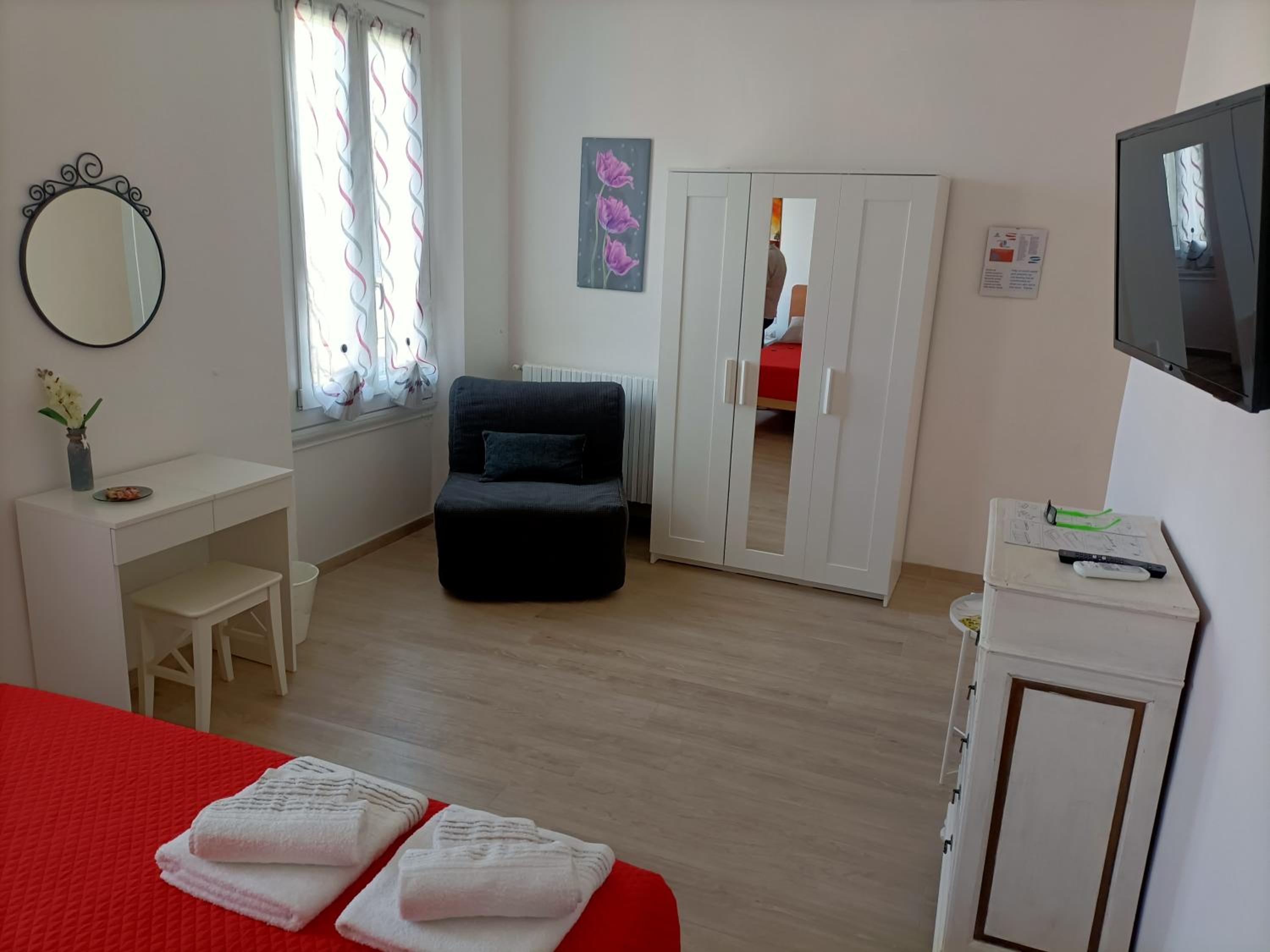 Deluxe Double Room (2 Adults + 1 Child)