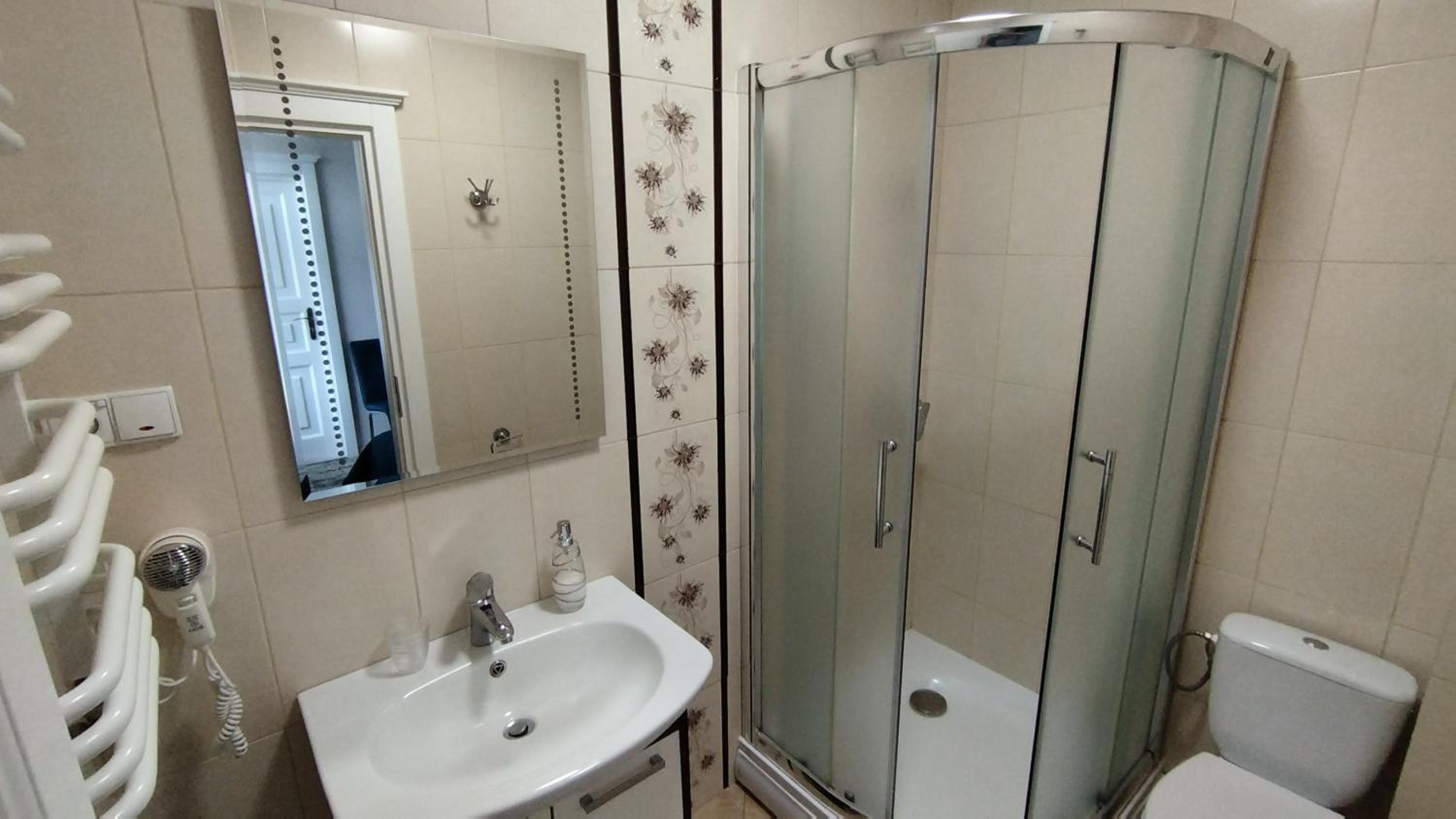 Small Double Room - Photo 5