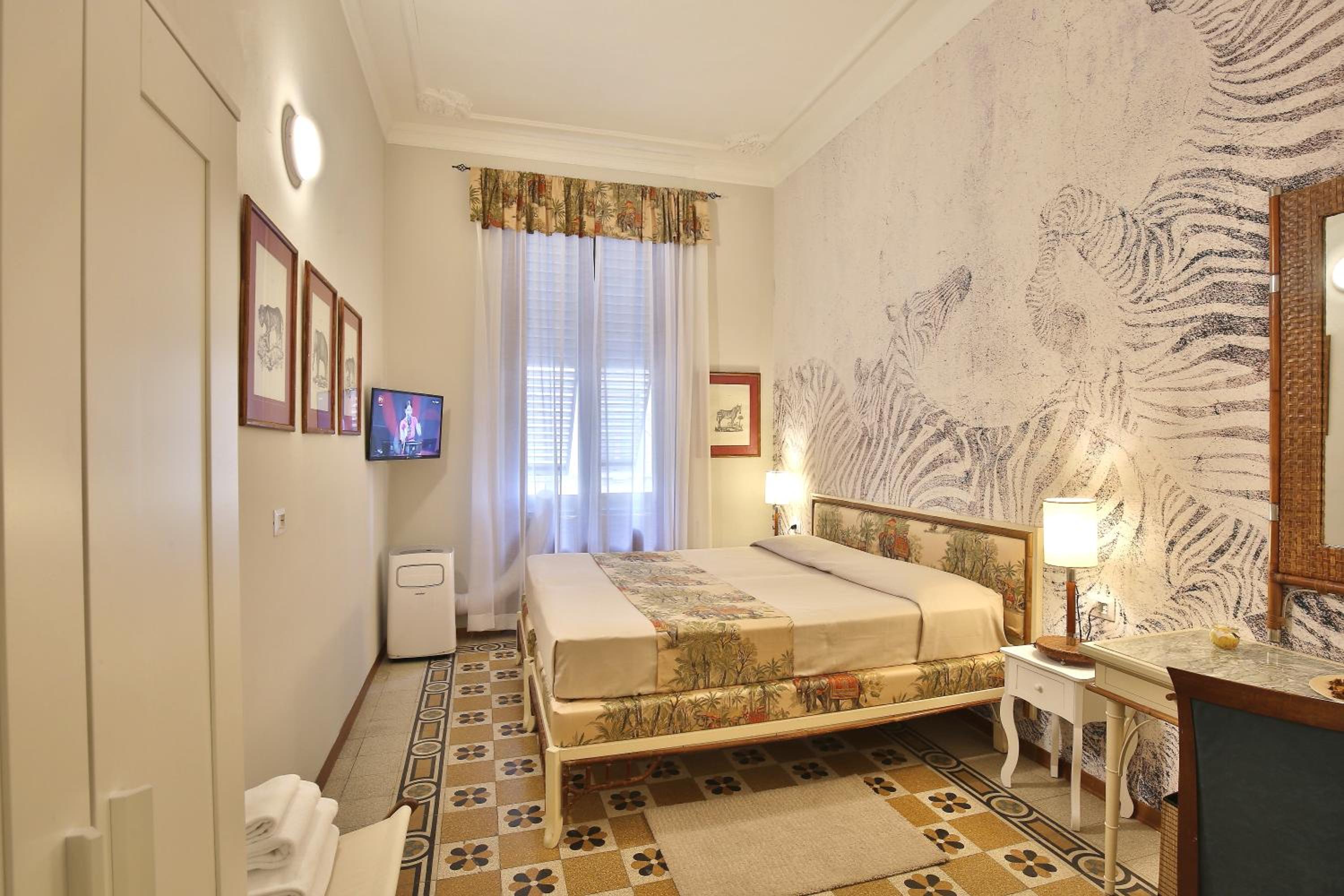 Double Room with Private External Bathroom photo 1