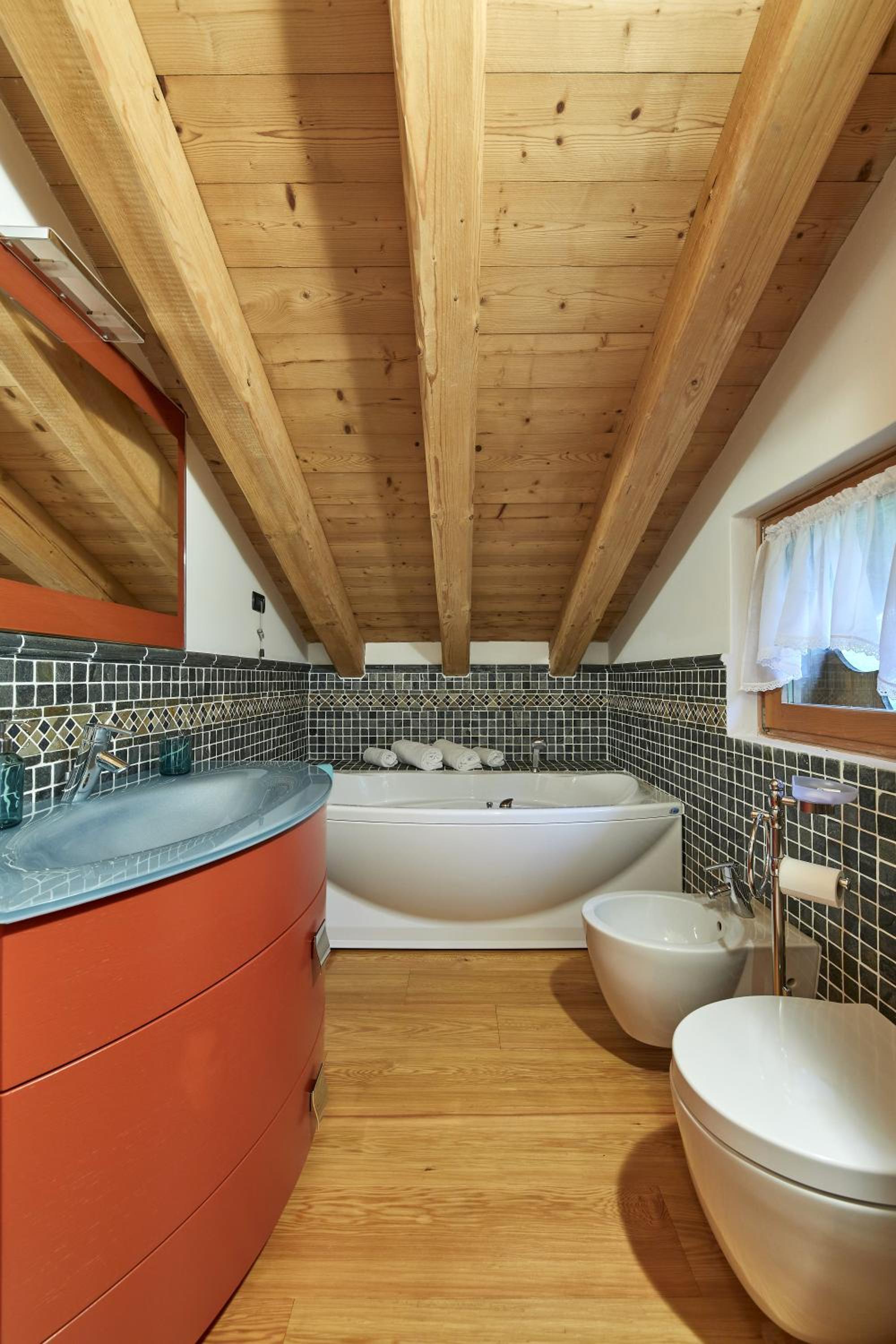 Double Room with Spa Bath - Photo 9