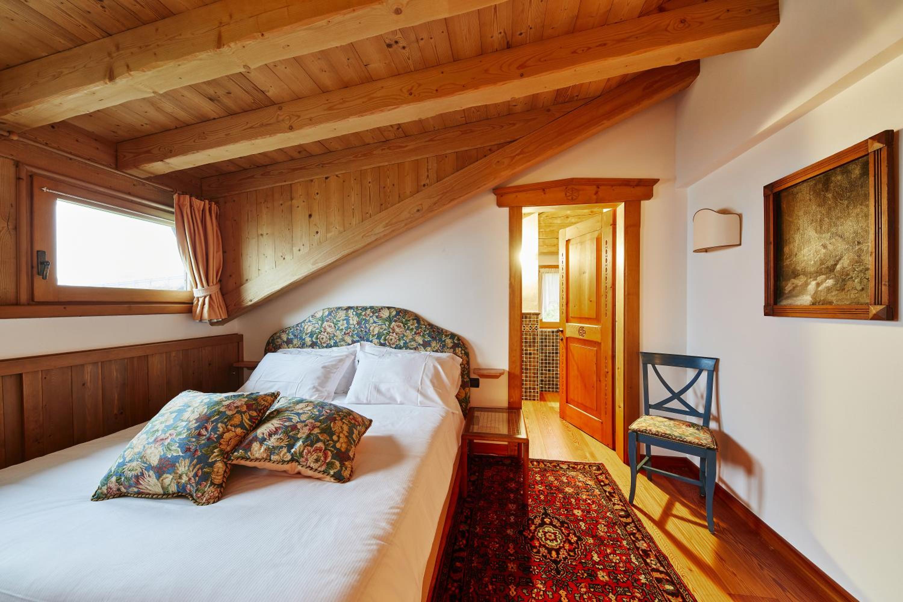 Double Room with Spa Bath - Photo 2