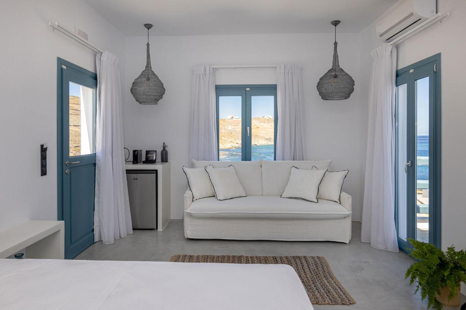 Deluxe Double Room with Balcony and Sea View - Photo 3