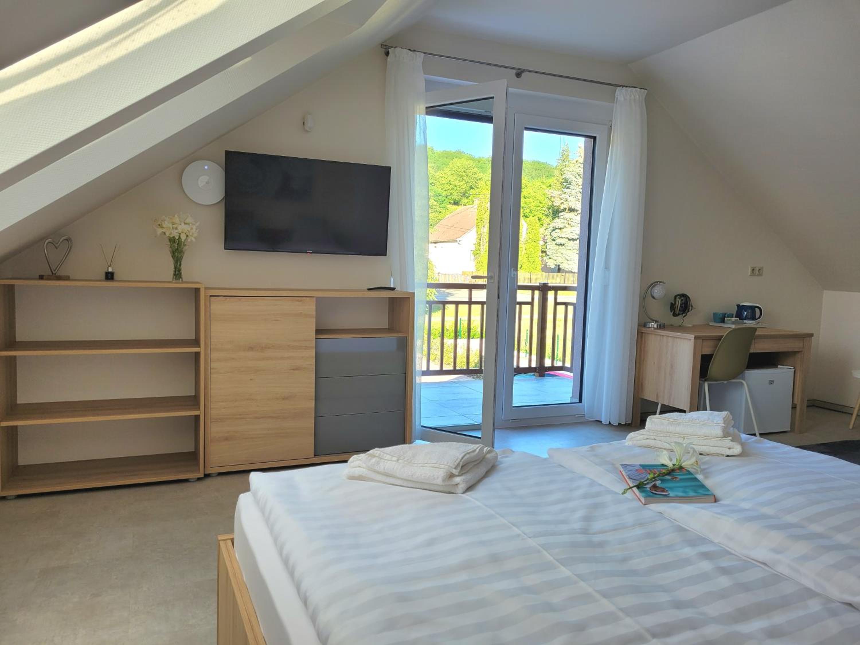 Family Room with Balcony photo 2