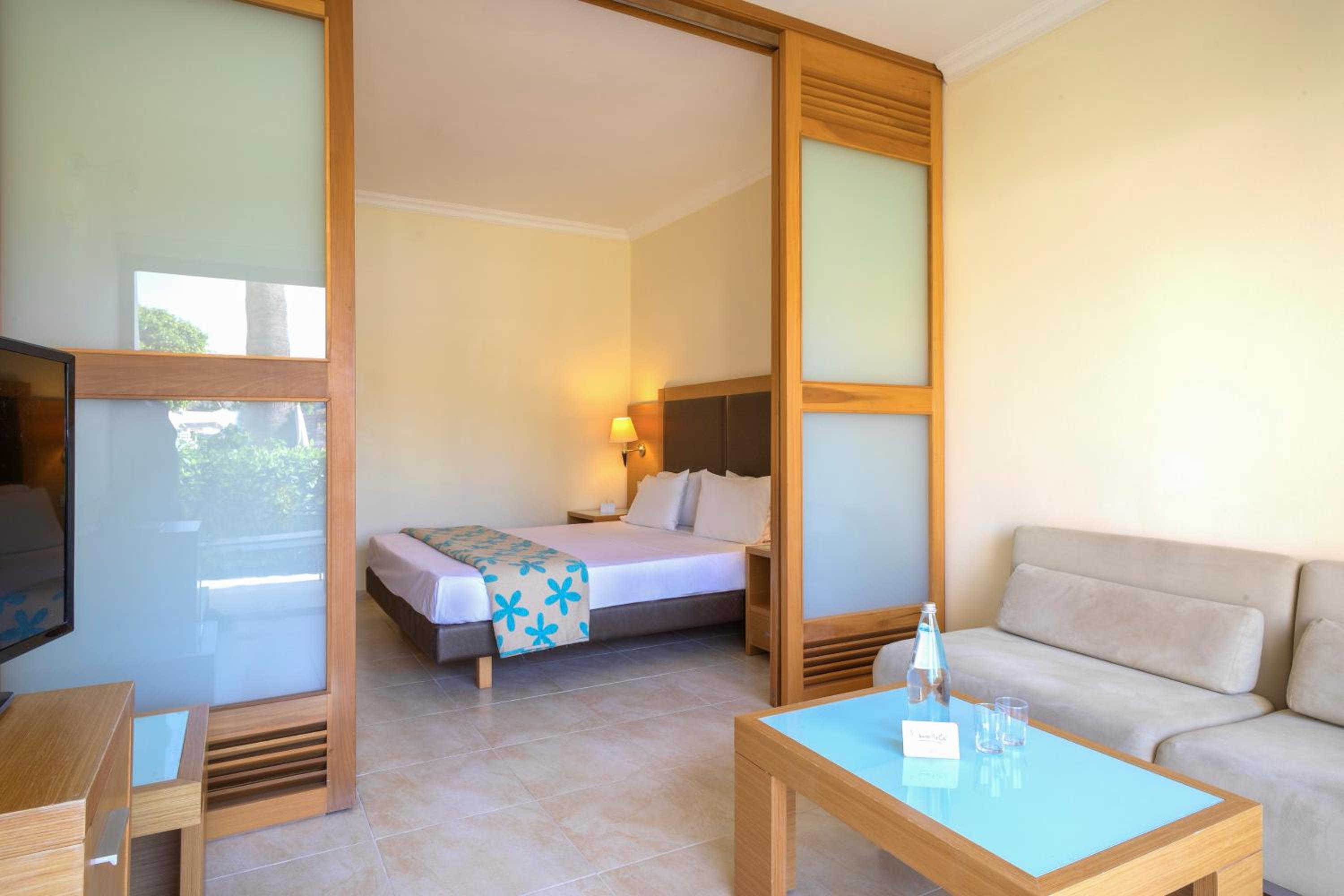 Xtra Sol Family Room