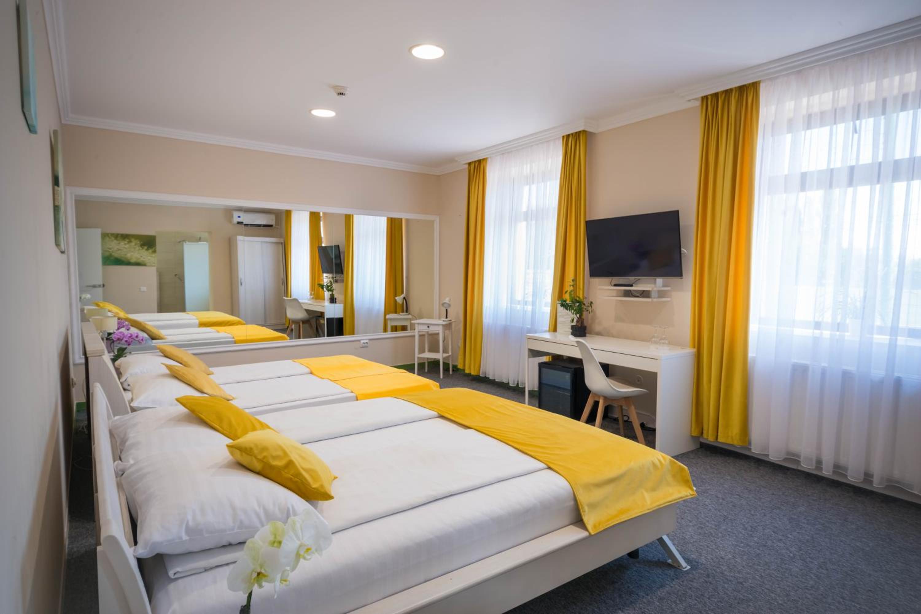 Classic Triple Room - Photo 1