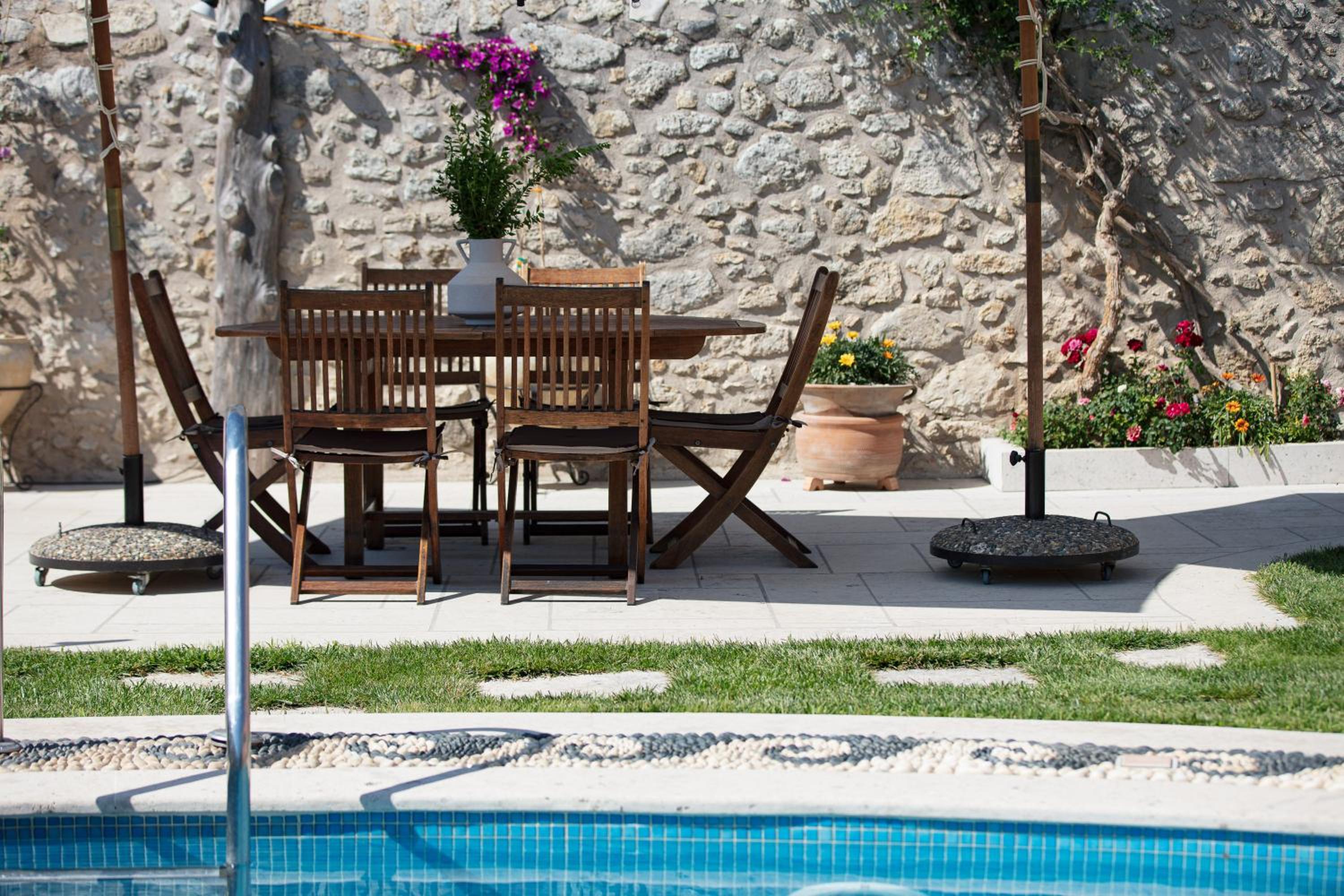 Four-Bedroom Villa with Private Pool and Mountain View photo 2
