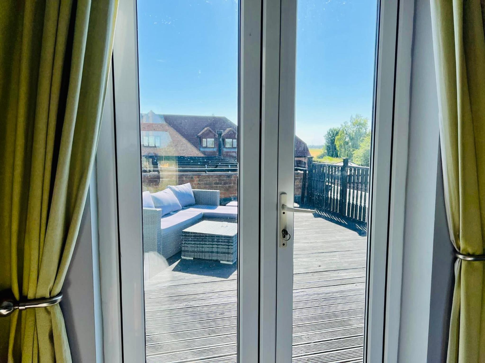 Double Room with Balcony - Photo 15