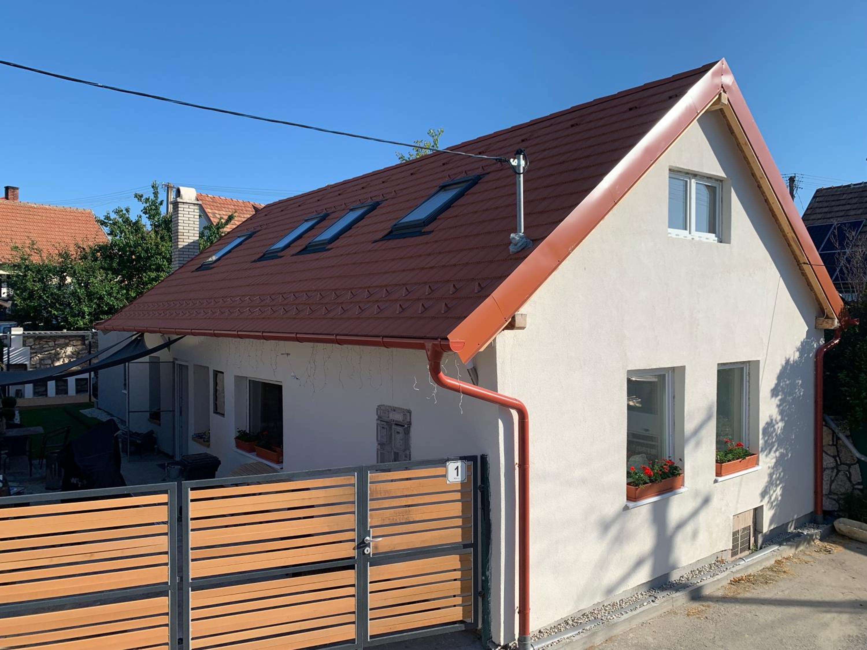 Three-Bedroom House - Photo 15