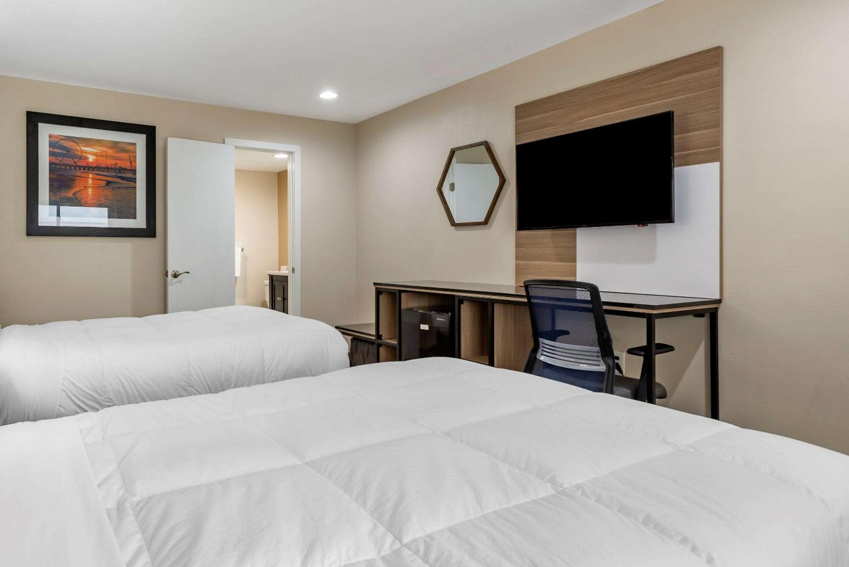 Double Room With Two Double Beds - Smoking photo 3