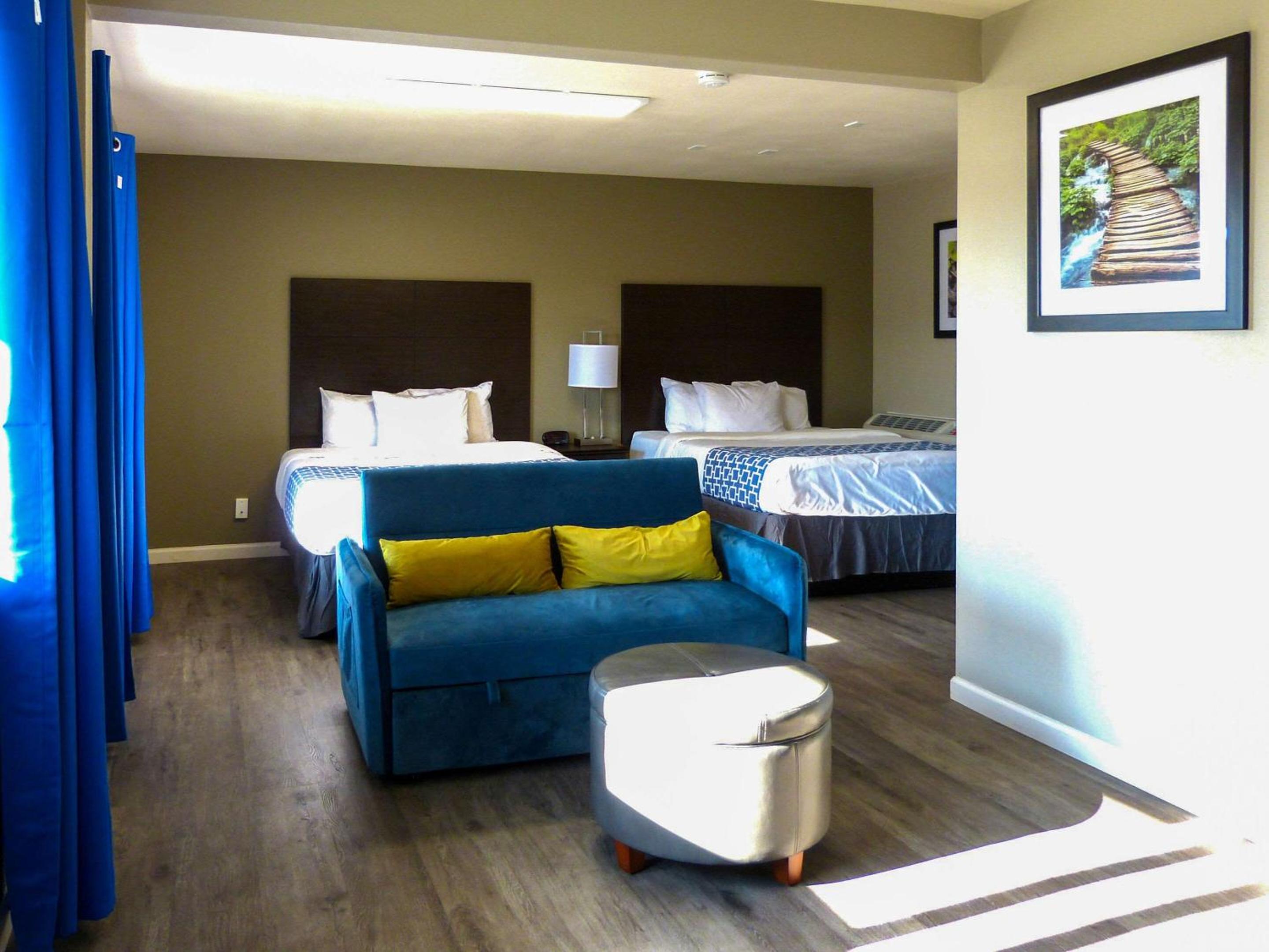 Double Suite with Two Double Beds - Non-Smoking - Photo 1