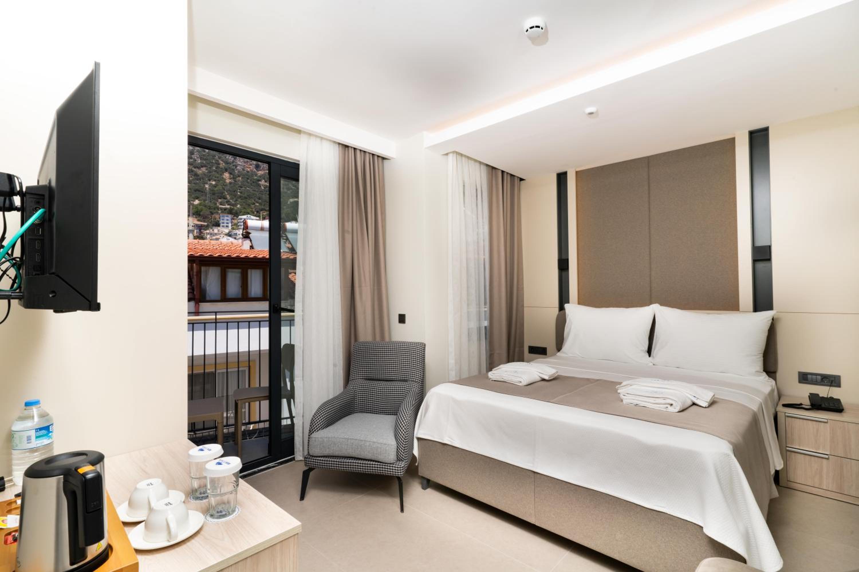 Standard Double Room - Photo 16