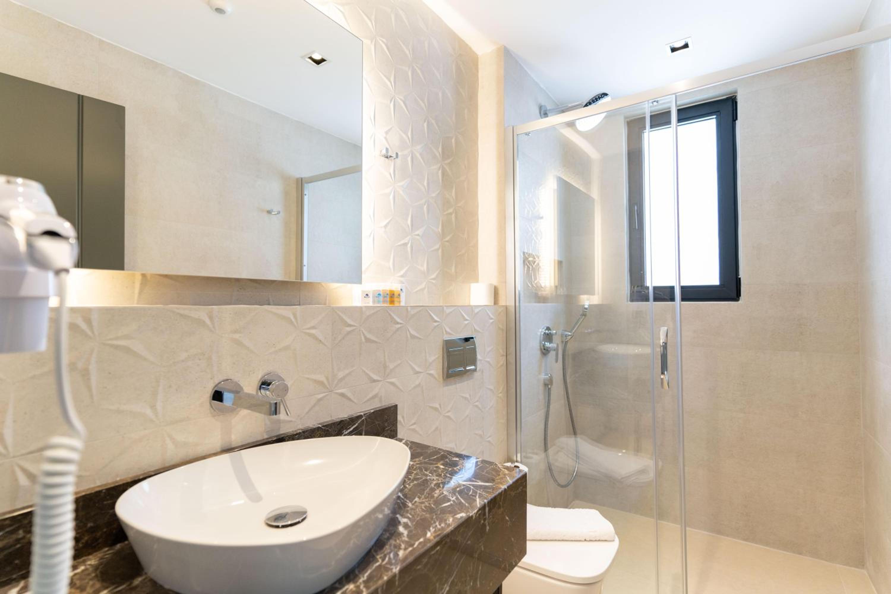 Standard Double Room - Photo 15