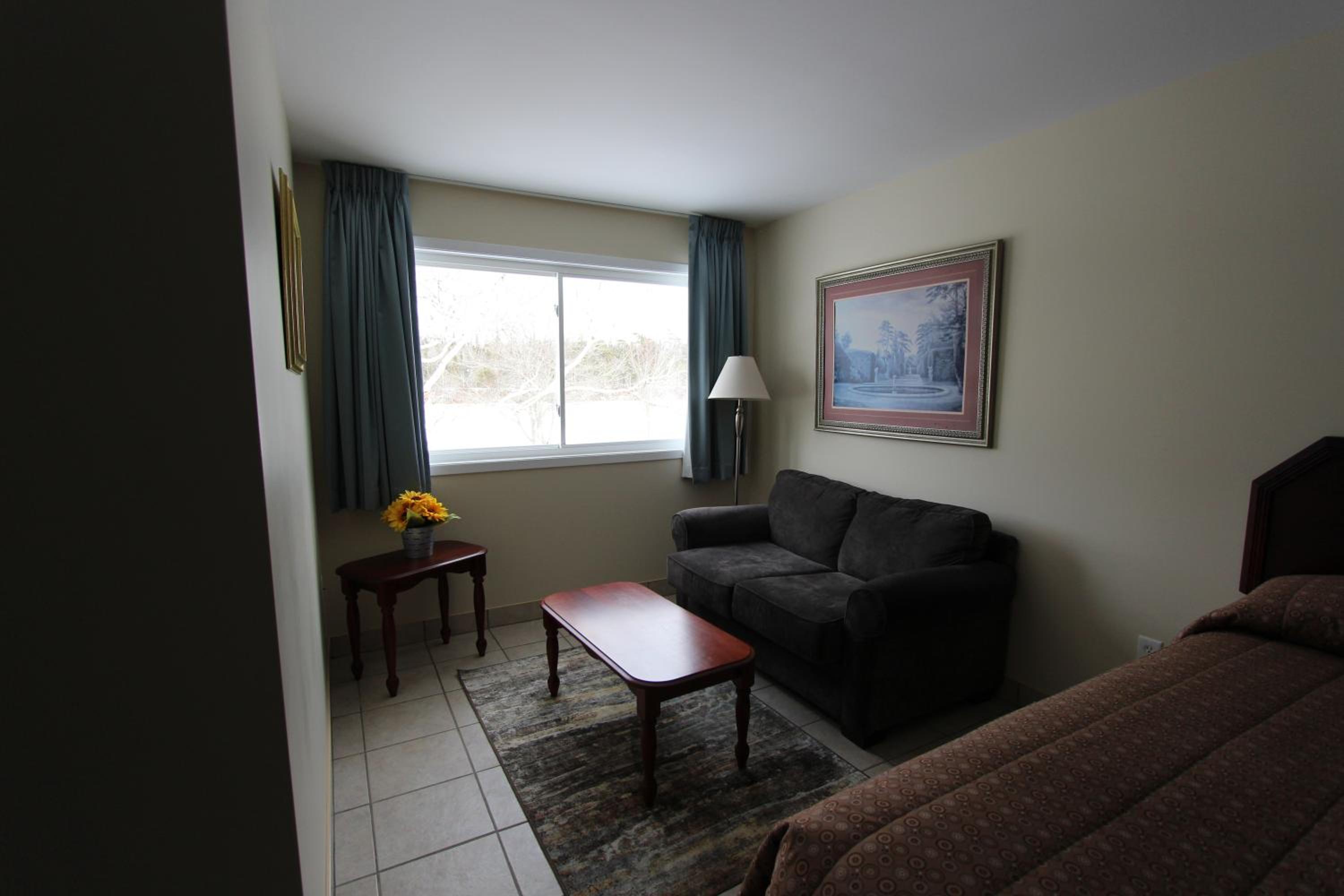 Two Double Beds Suite - Non-Smoking photo 1
