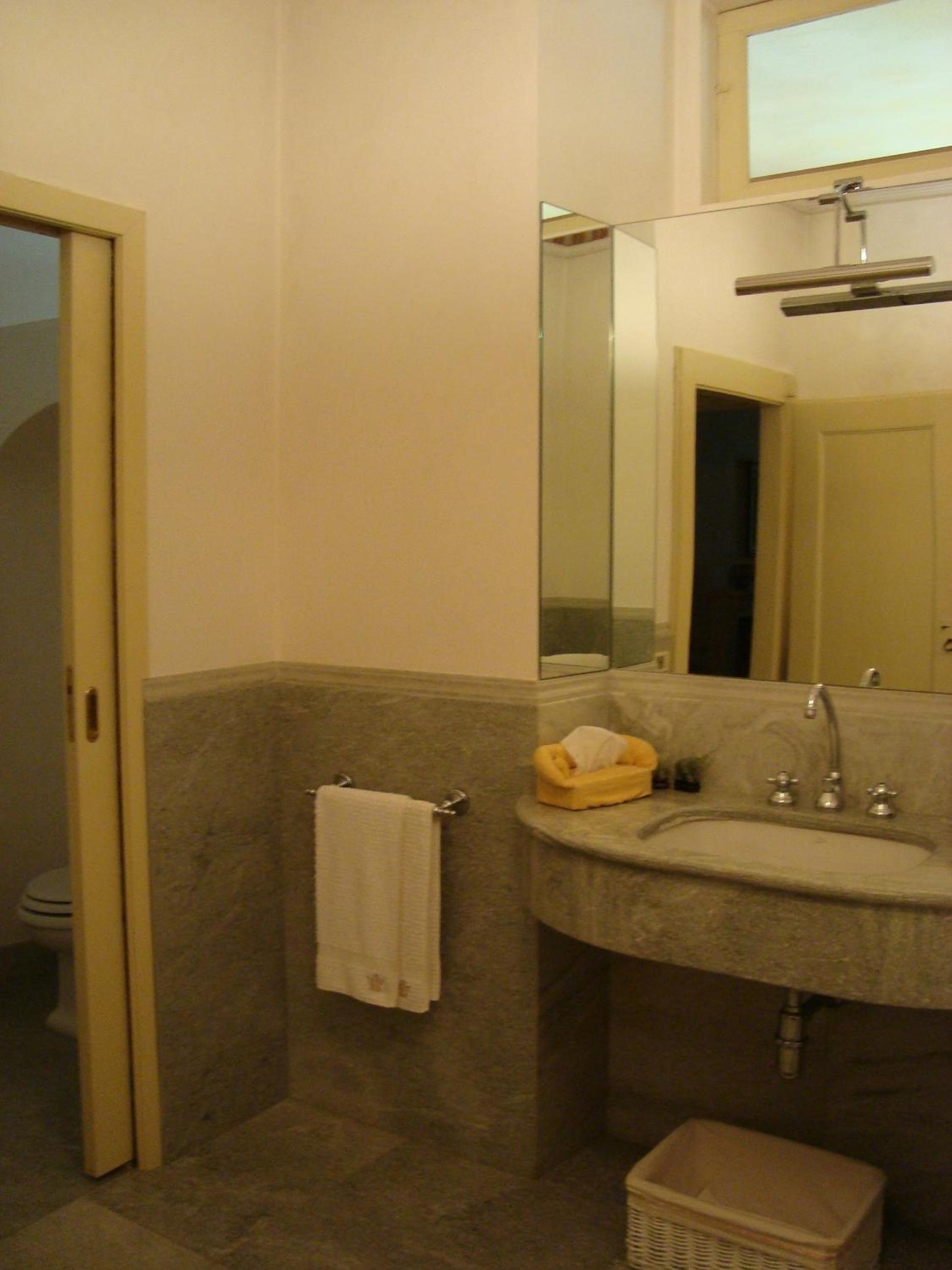 Junior Suite with Pool View photo 2