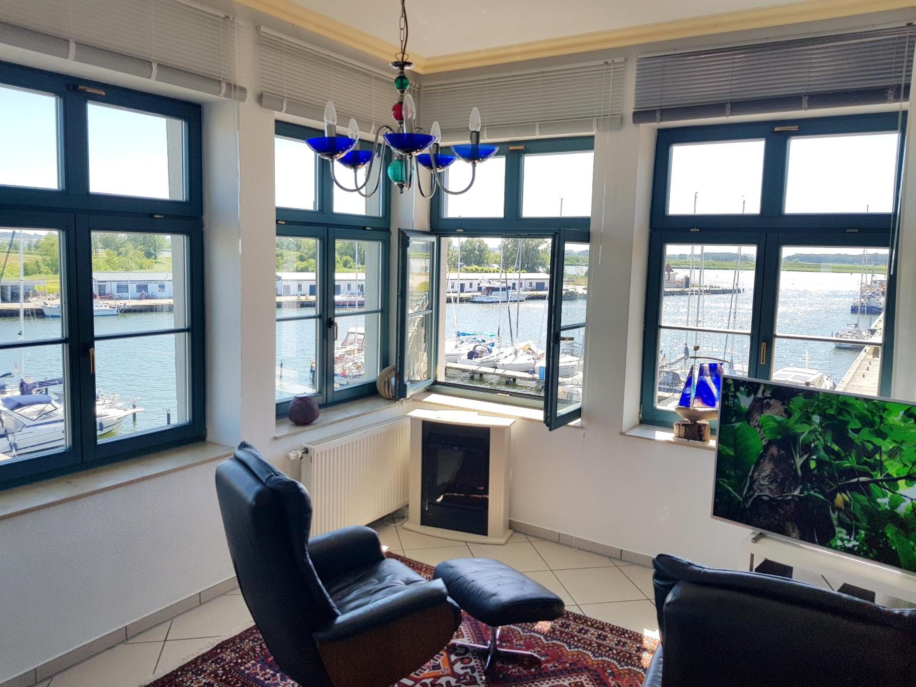 Apartment with Lake View photo 2