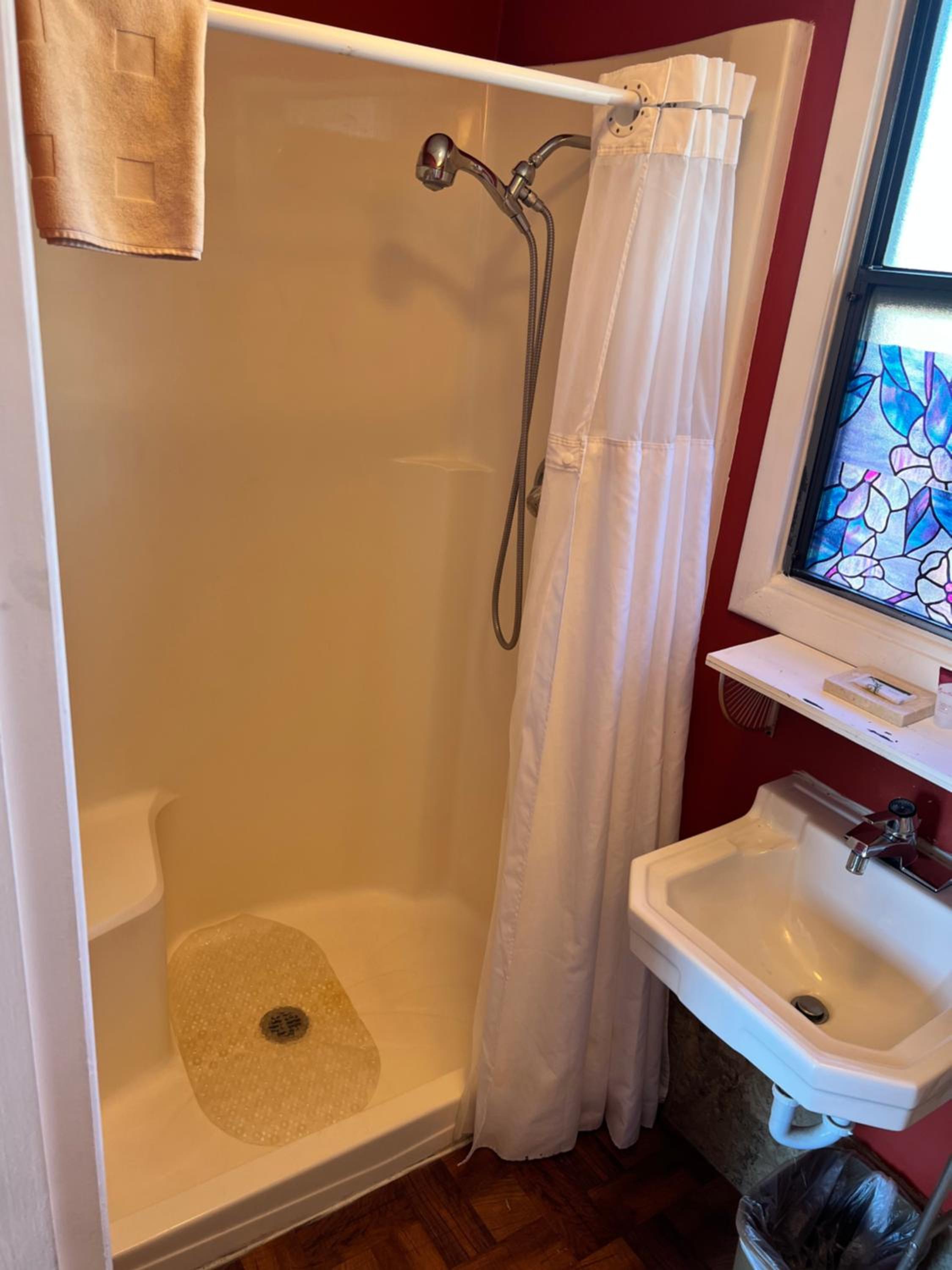 Standard Queen Room - Photo 5