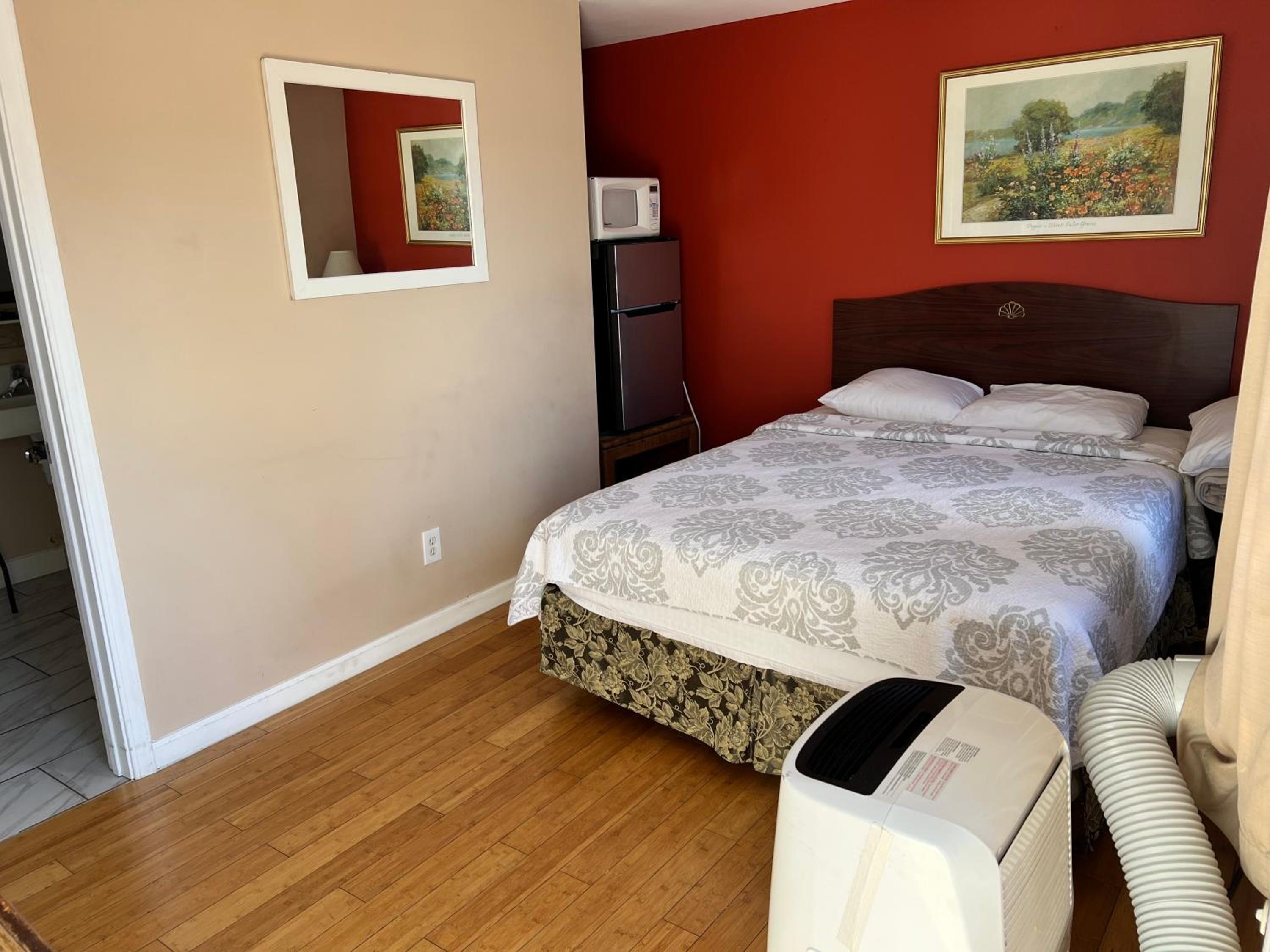 Queen Room - Disability Access photo 1
