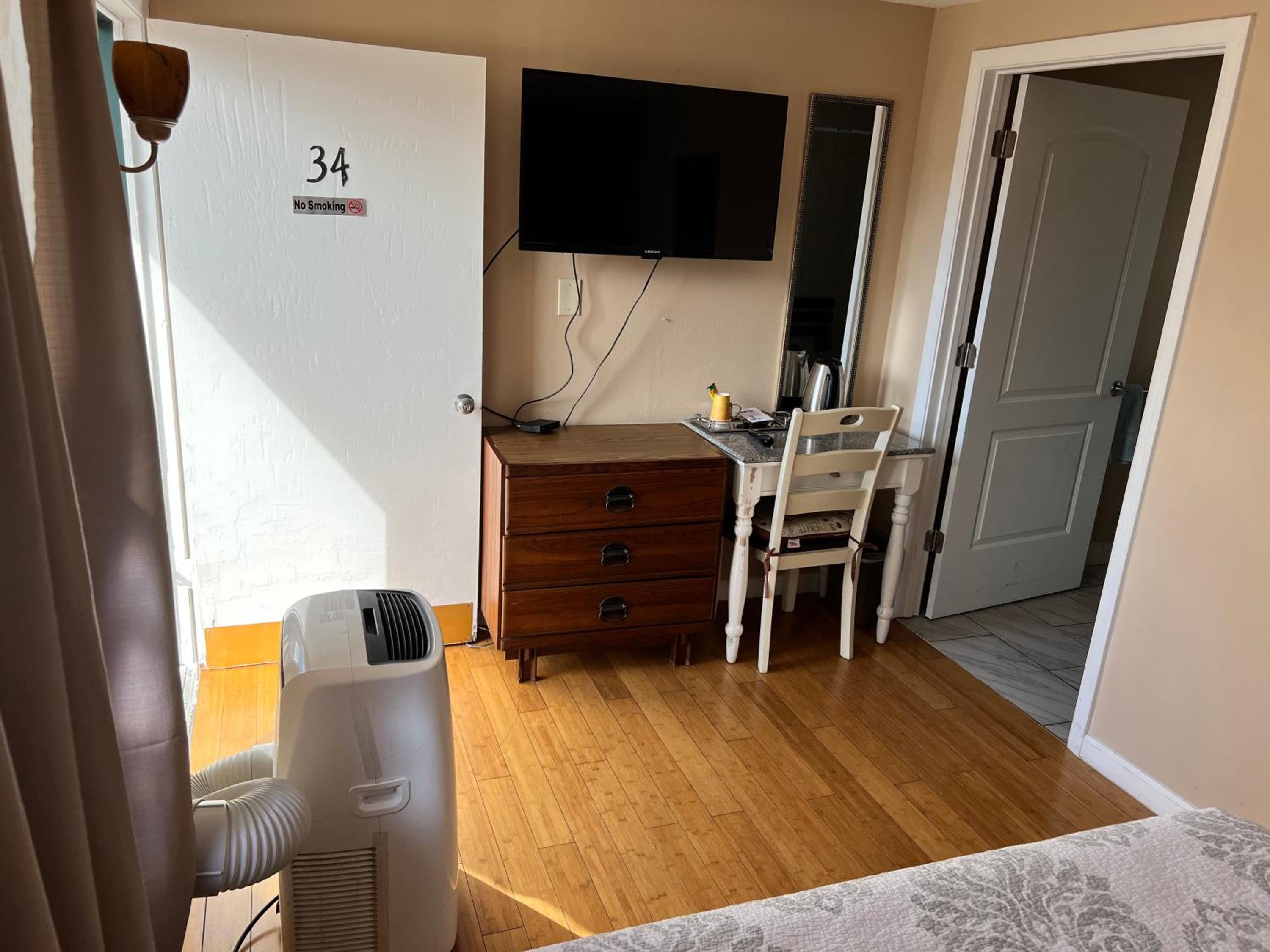 Queen Room - Disability Access photo 3