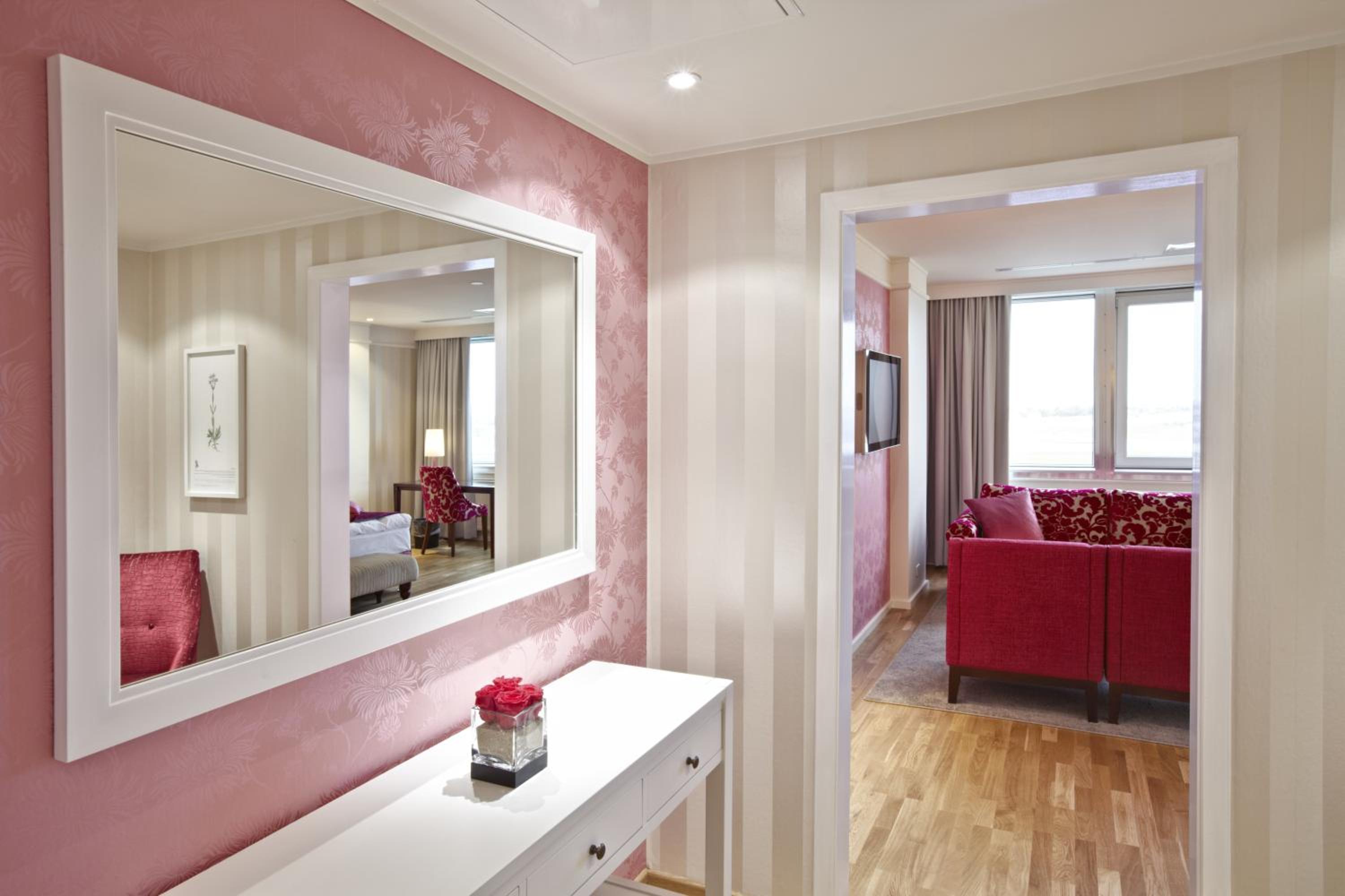 King Suite - Photo 8
