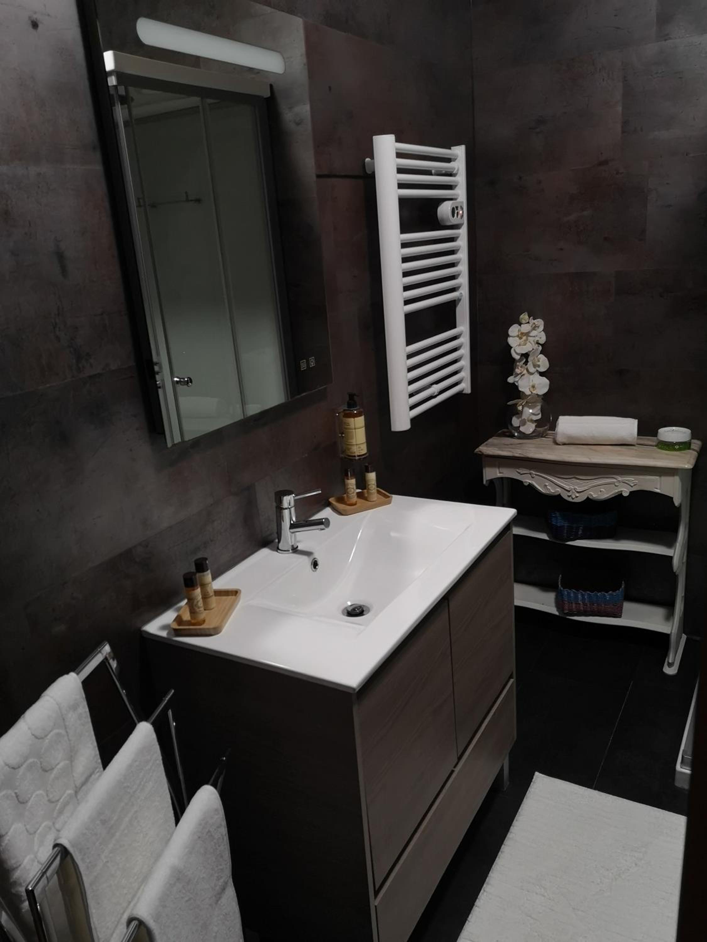 Three-Bedroom Apartment - Photo 20