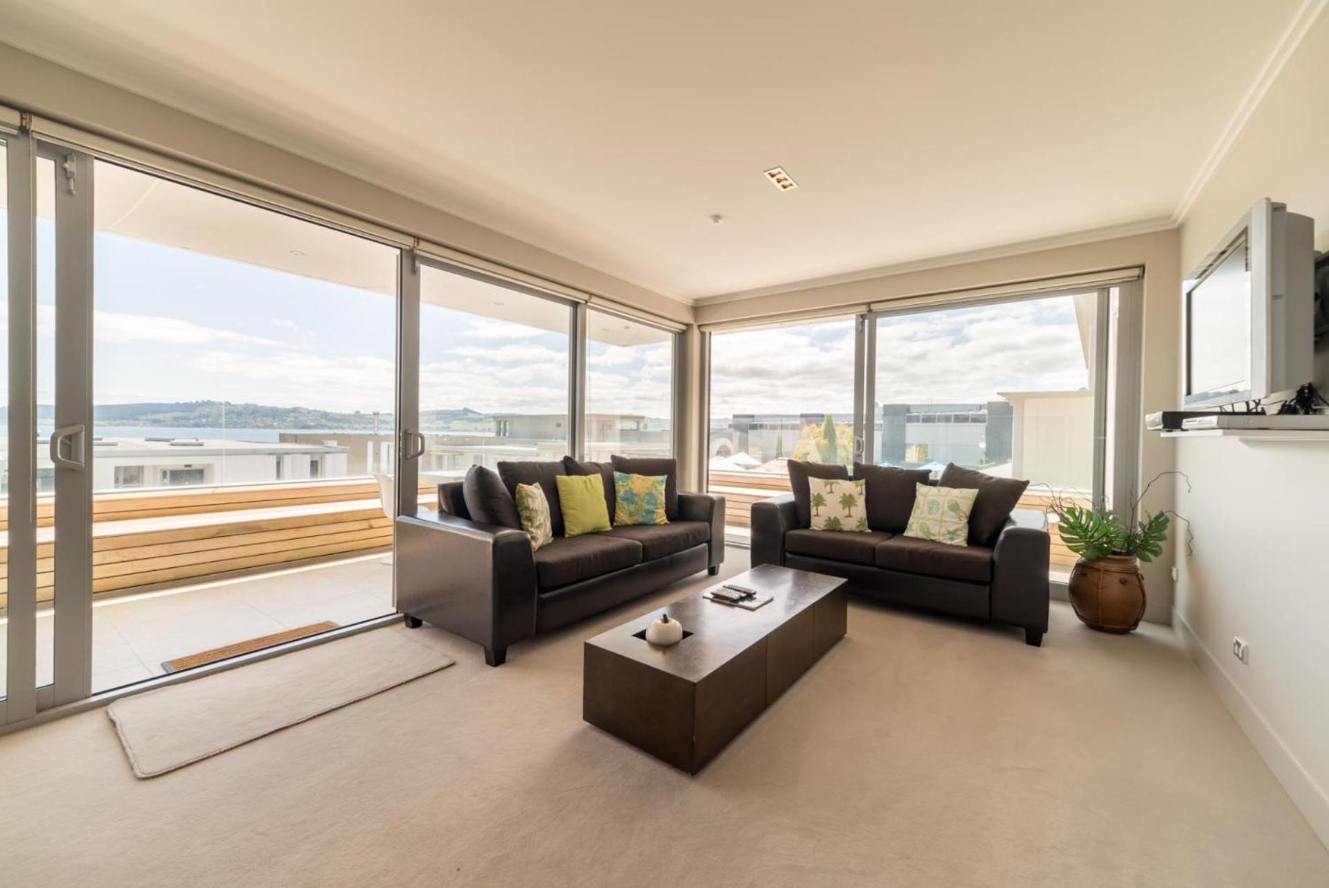 Sacred Waters Lake View Apartment 17