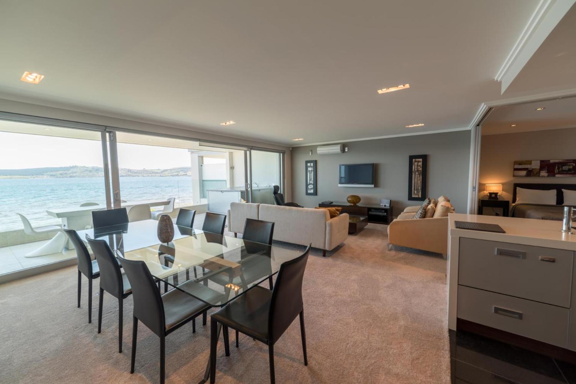 Lakefront Apartment 2 - Photo 8