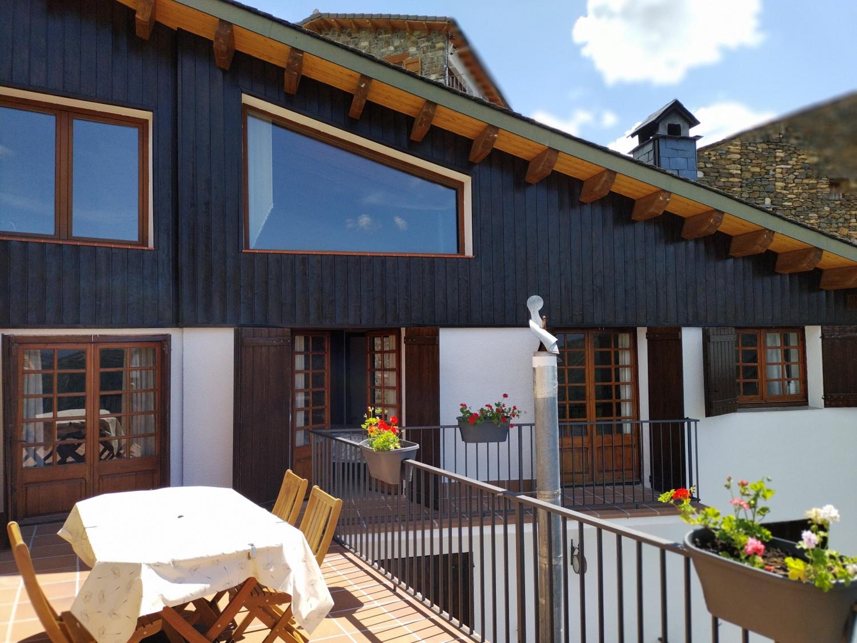 Three-Bedroom Chalet photo 3