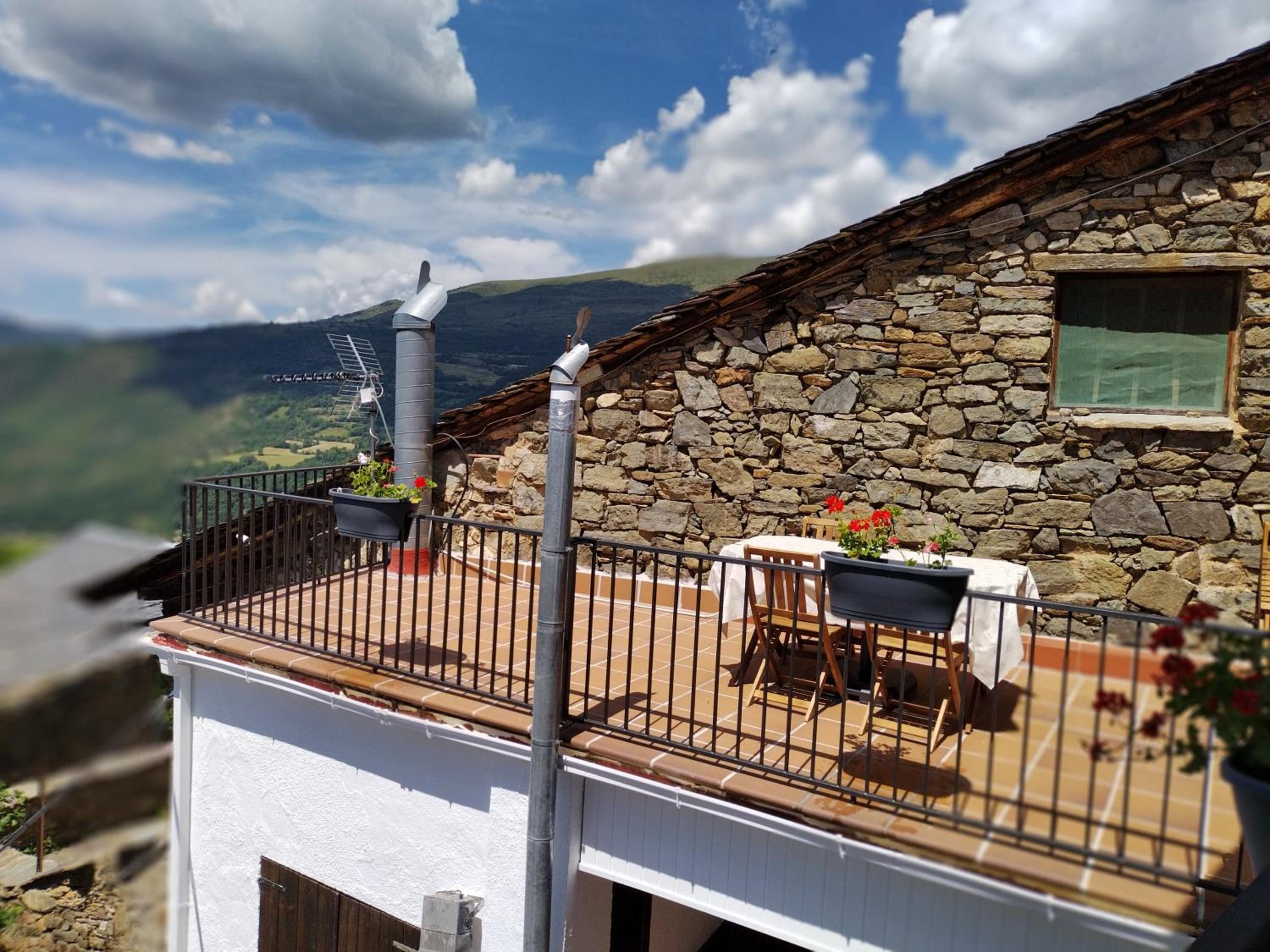 Three-Bedroom Chalet photo 2
