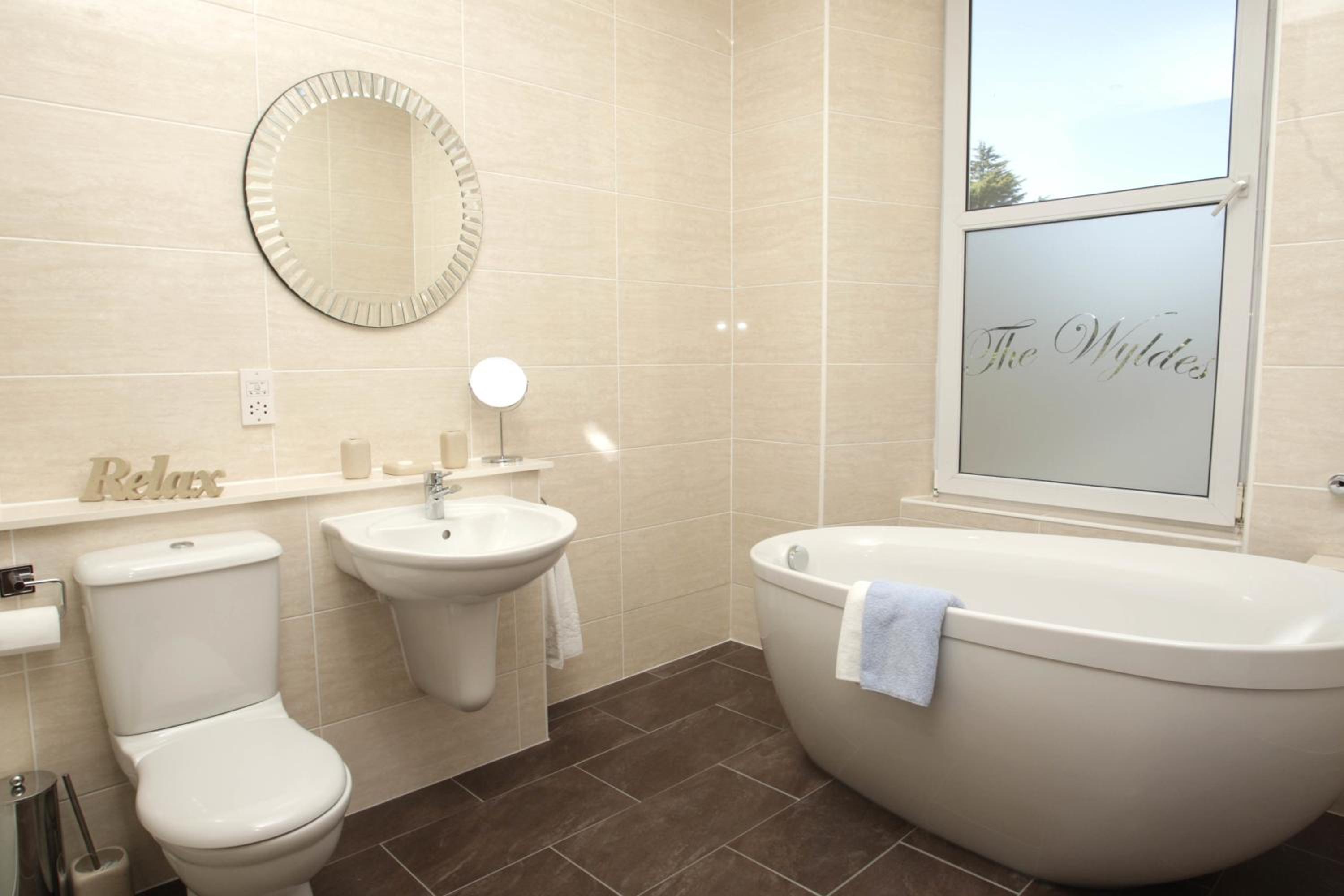 Superior Family Room - Photo 9