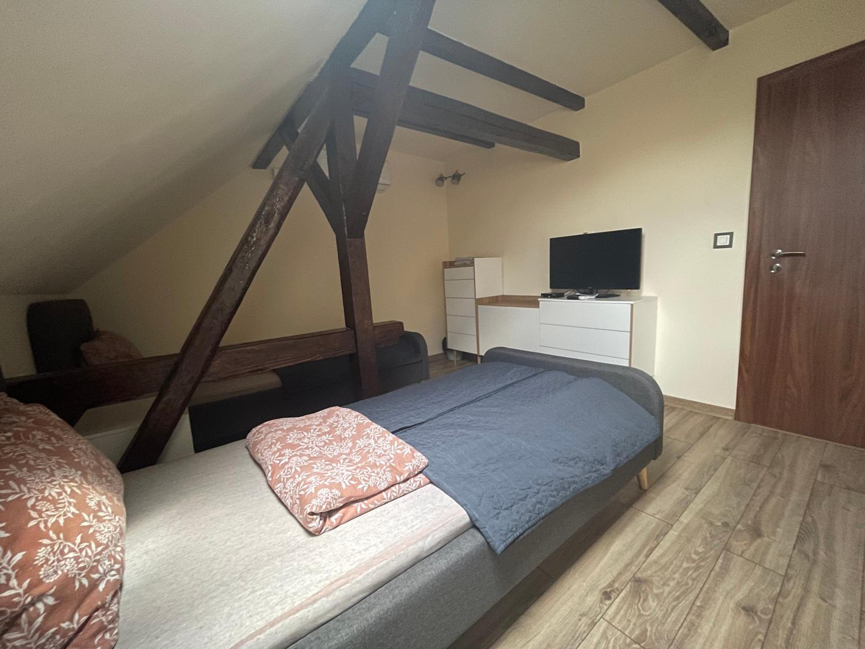 Twin Room with Private External Bathroom - Photo 7