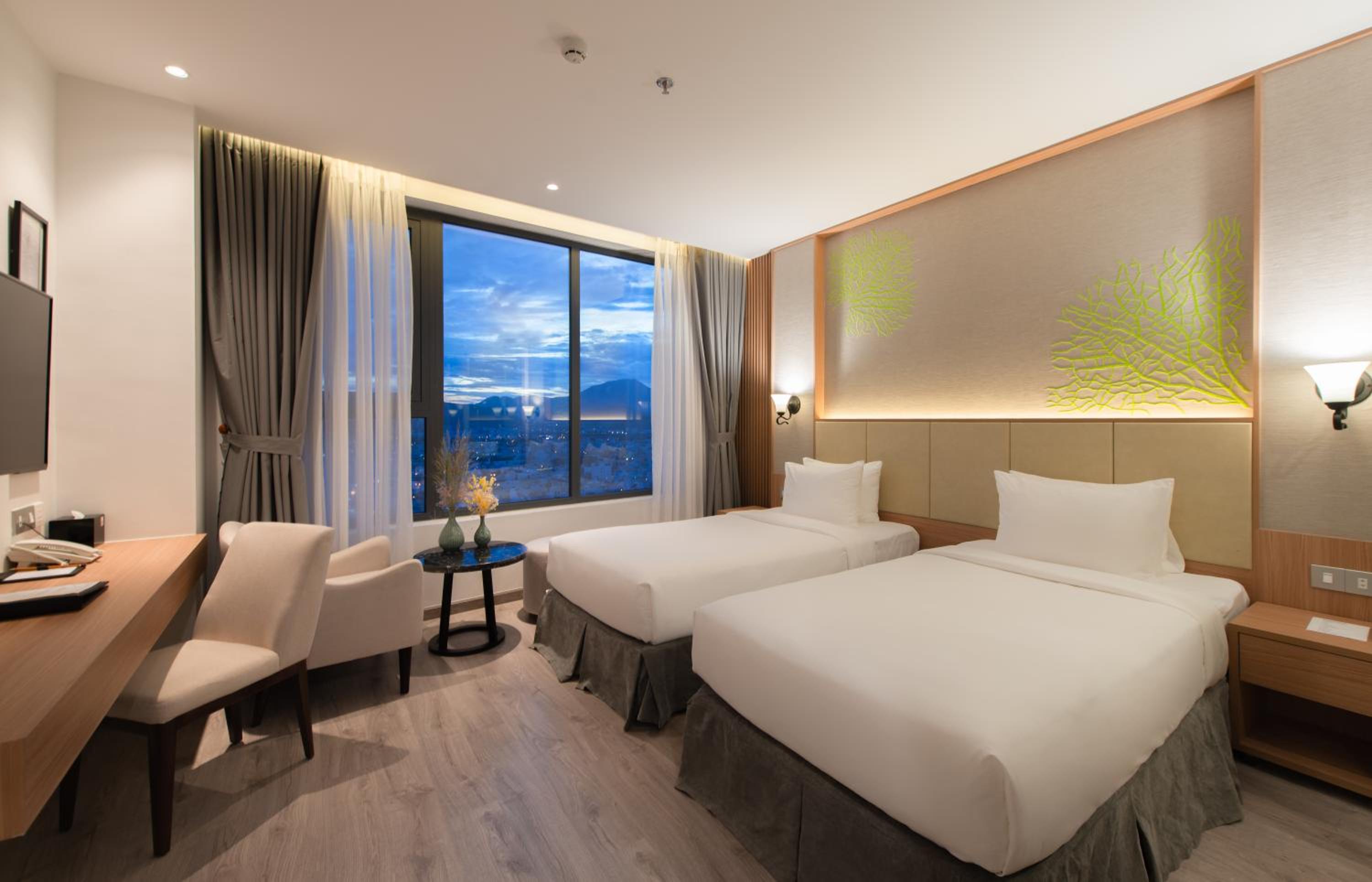 Superior Twin Room with City View - Photo 1