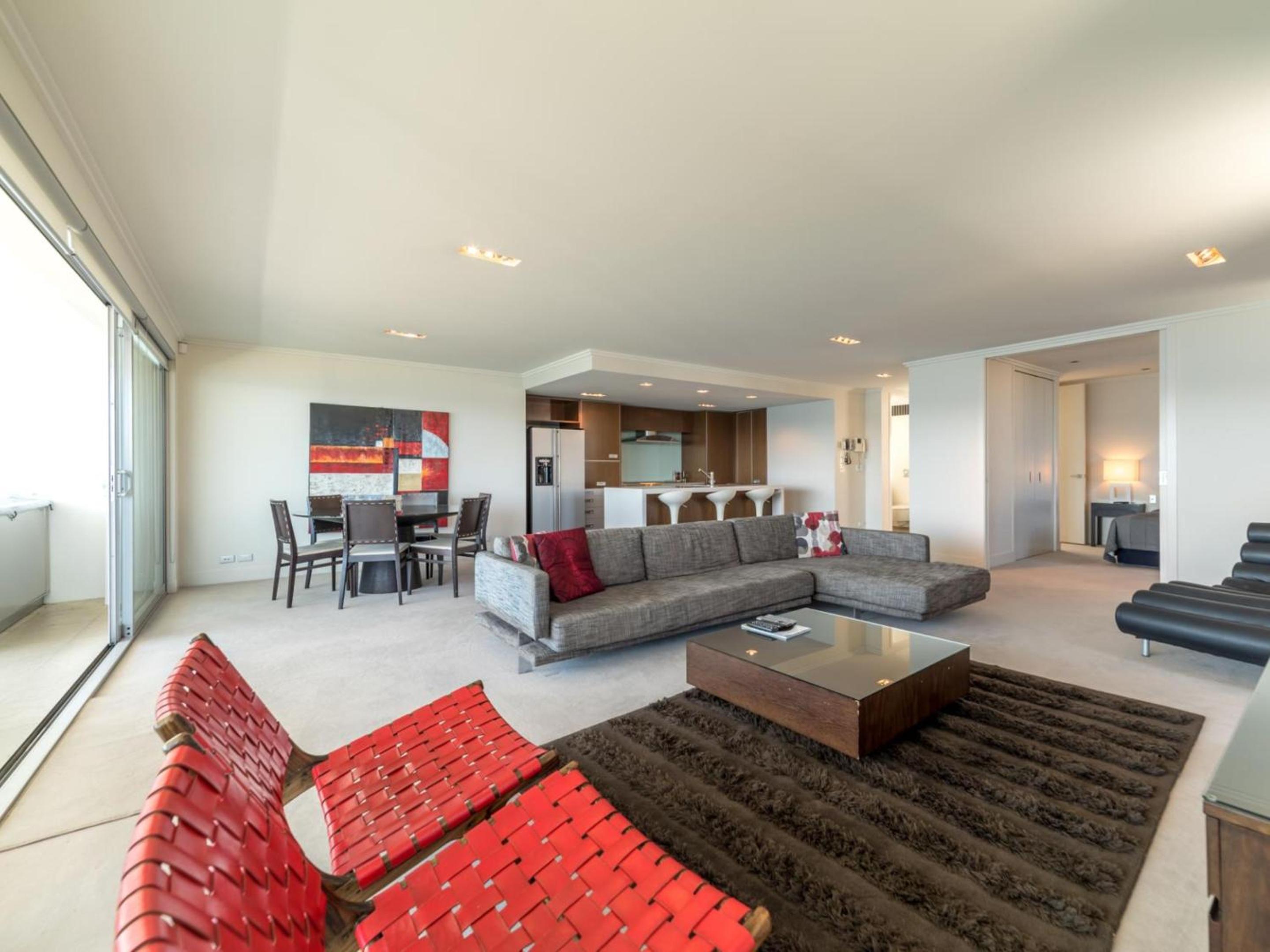 Lakefront Apartment 2 - Photo 3