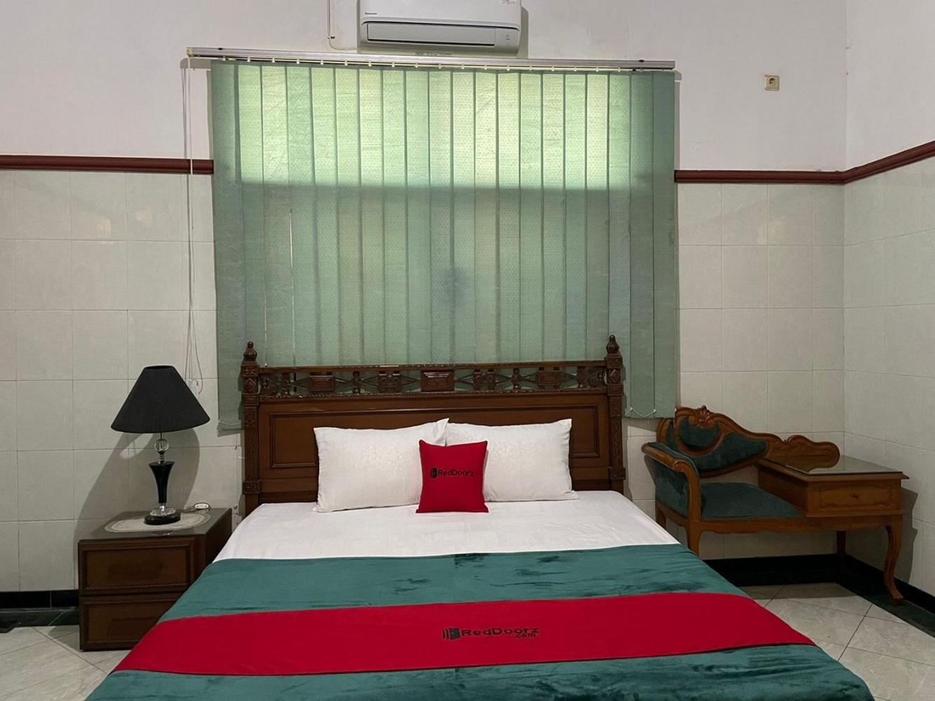 Deluxe Room - Photo 17