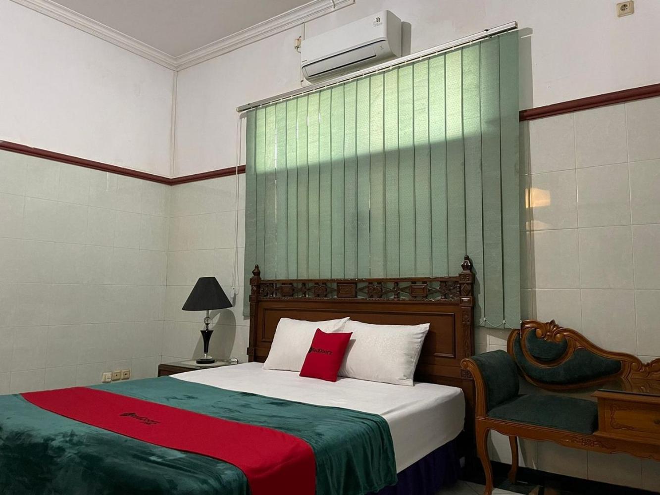 Deluxe Room - Photo 13