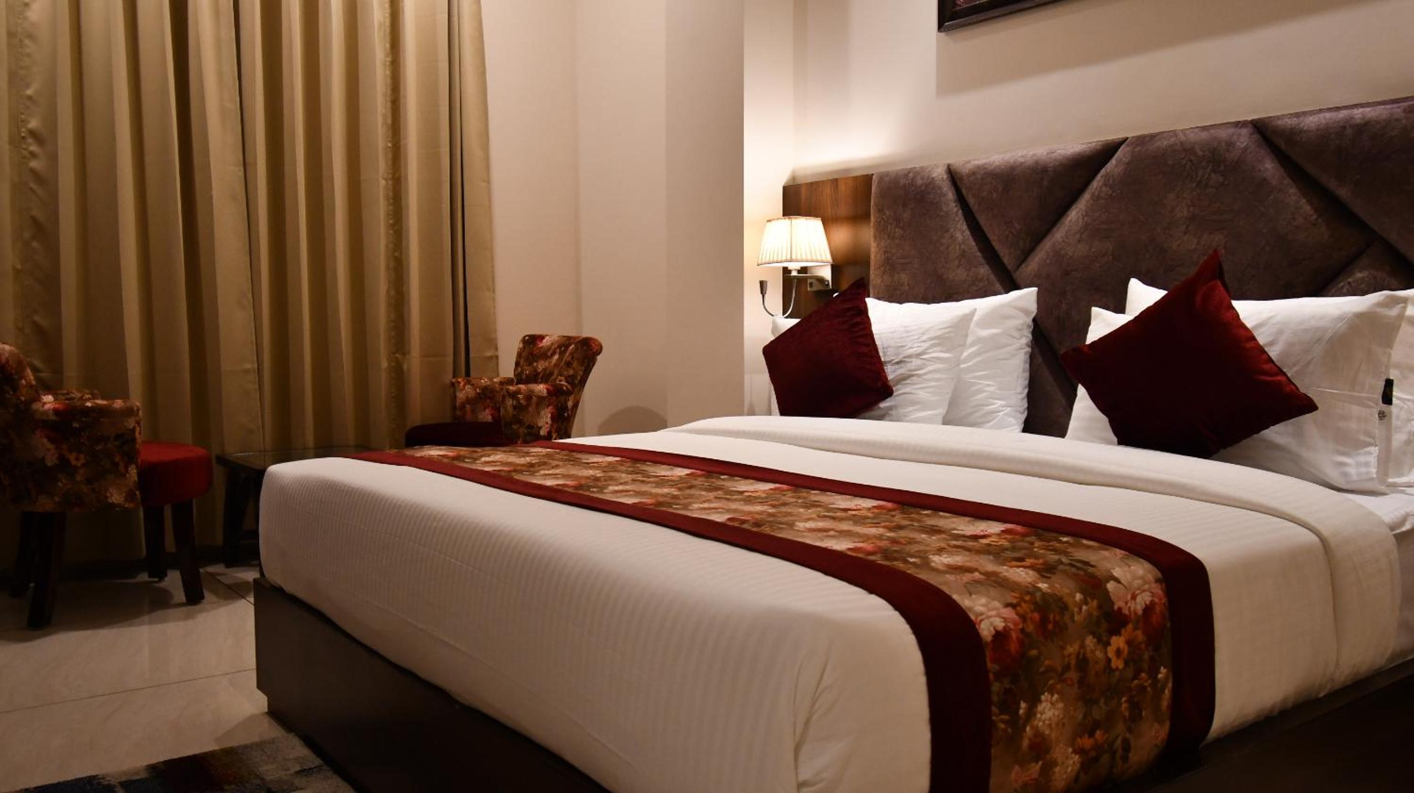 Deluxe Room - Photo 7