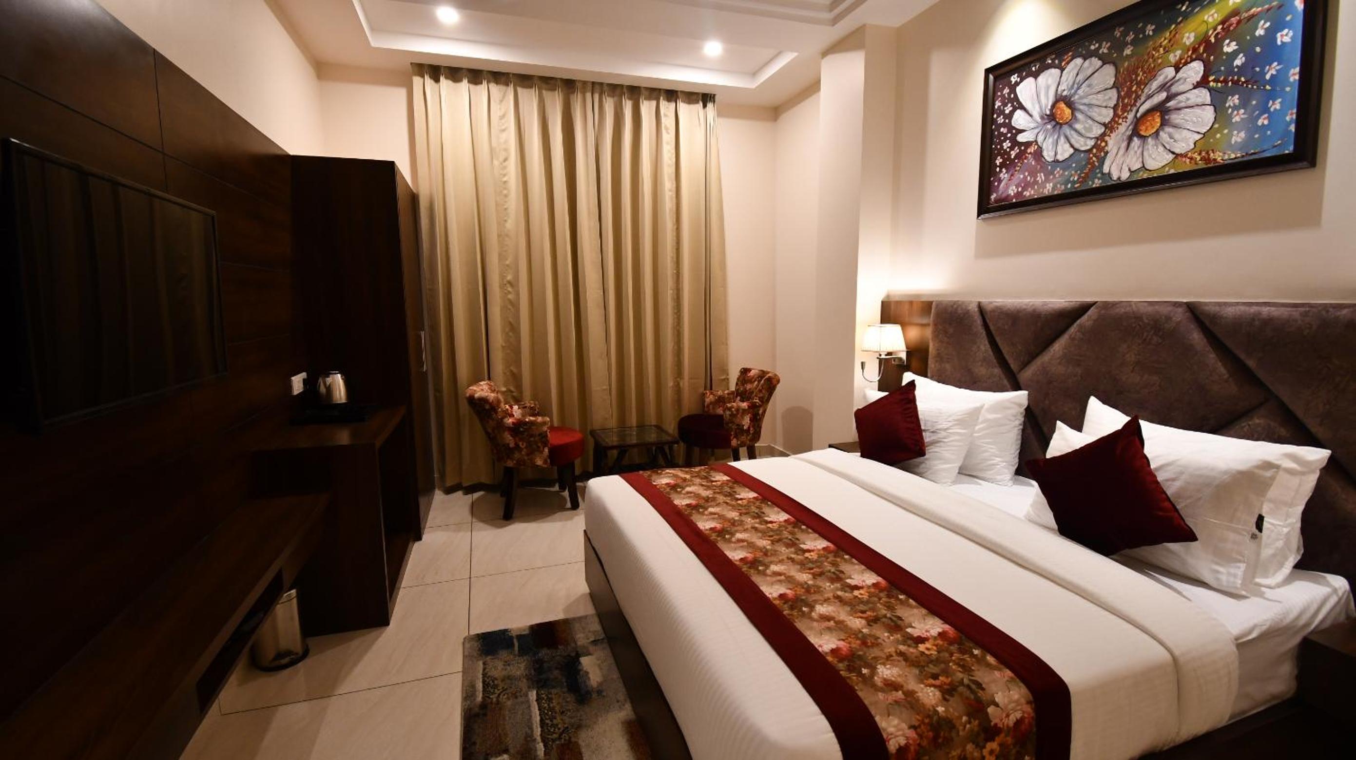 Deluxe Room - Photo 5