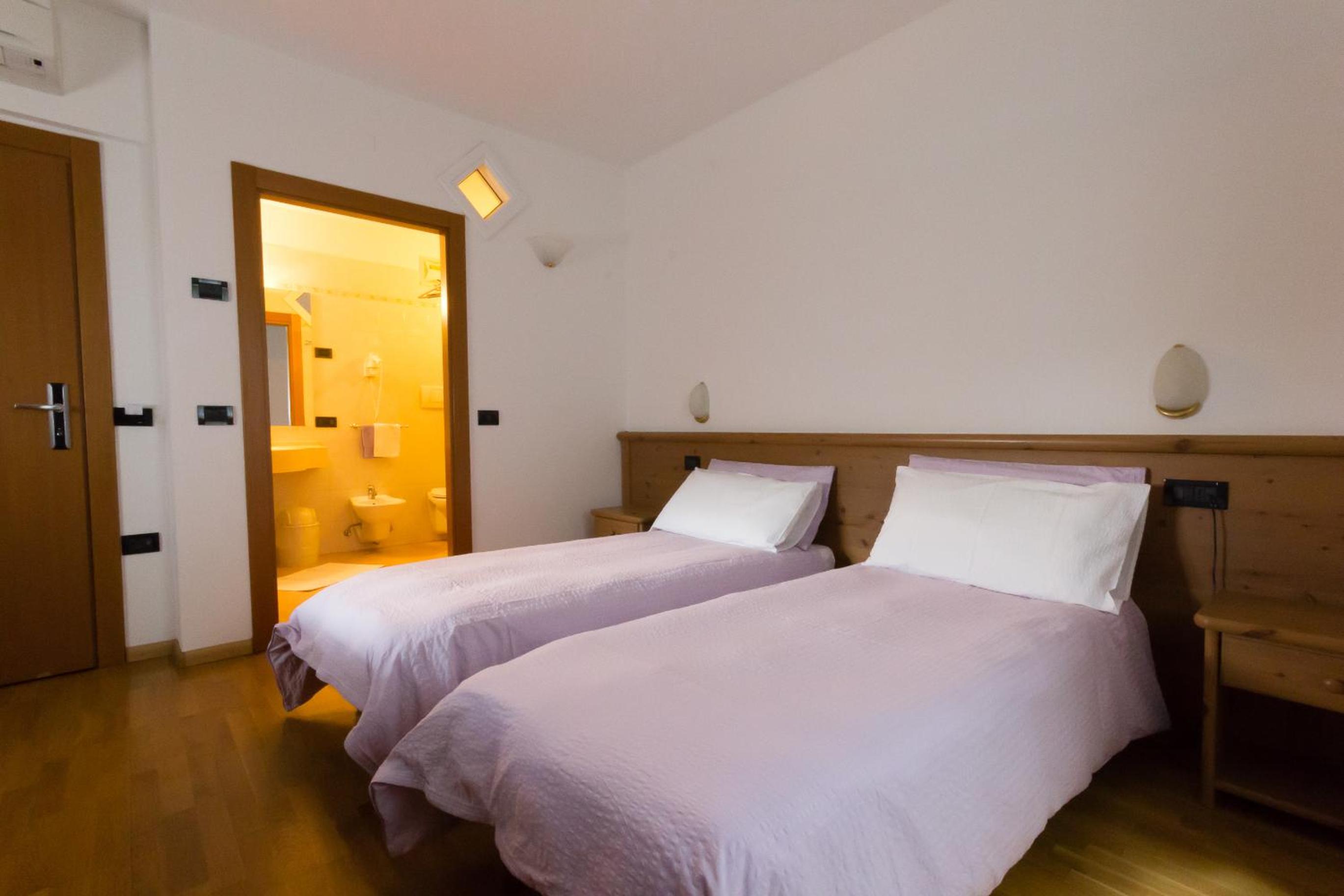 Double or Twin Room - Photo 2