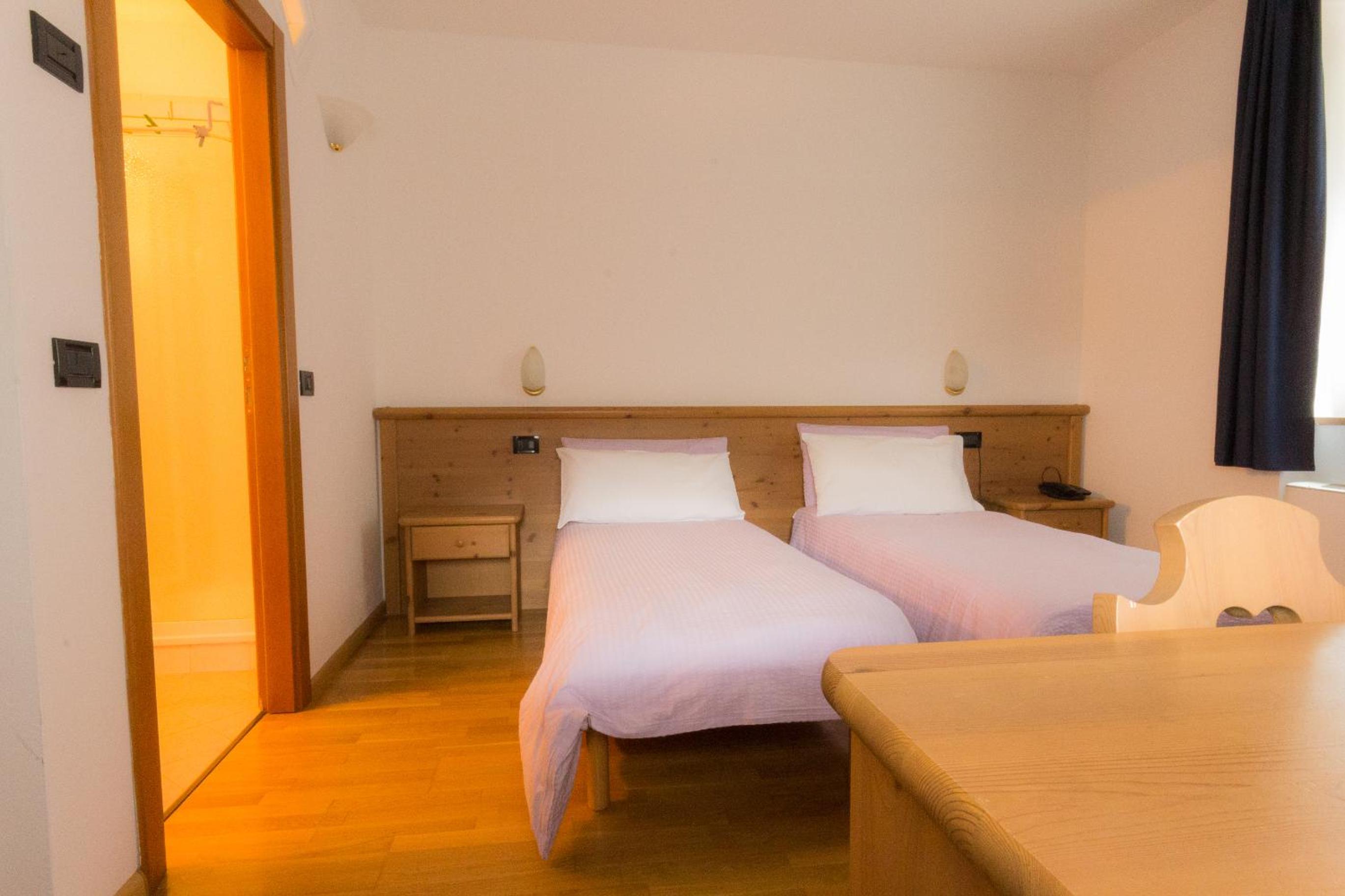 Double or Twin Room - Photo 3