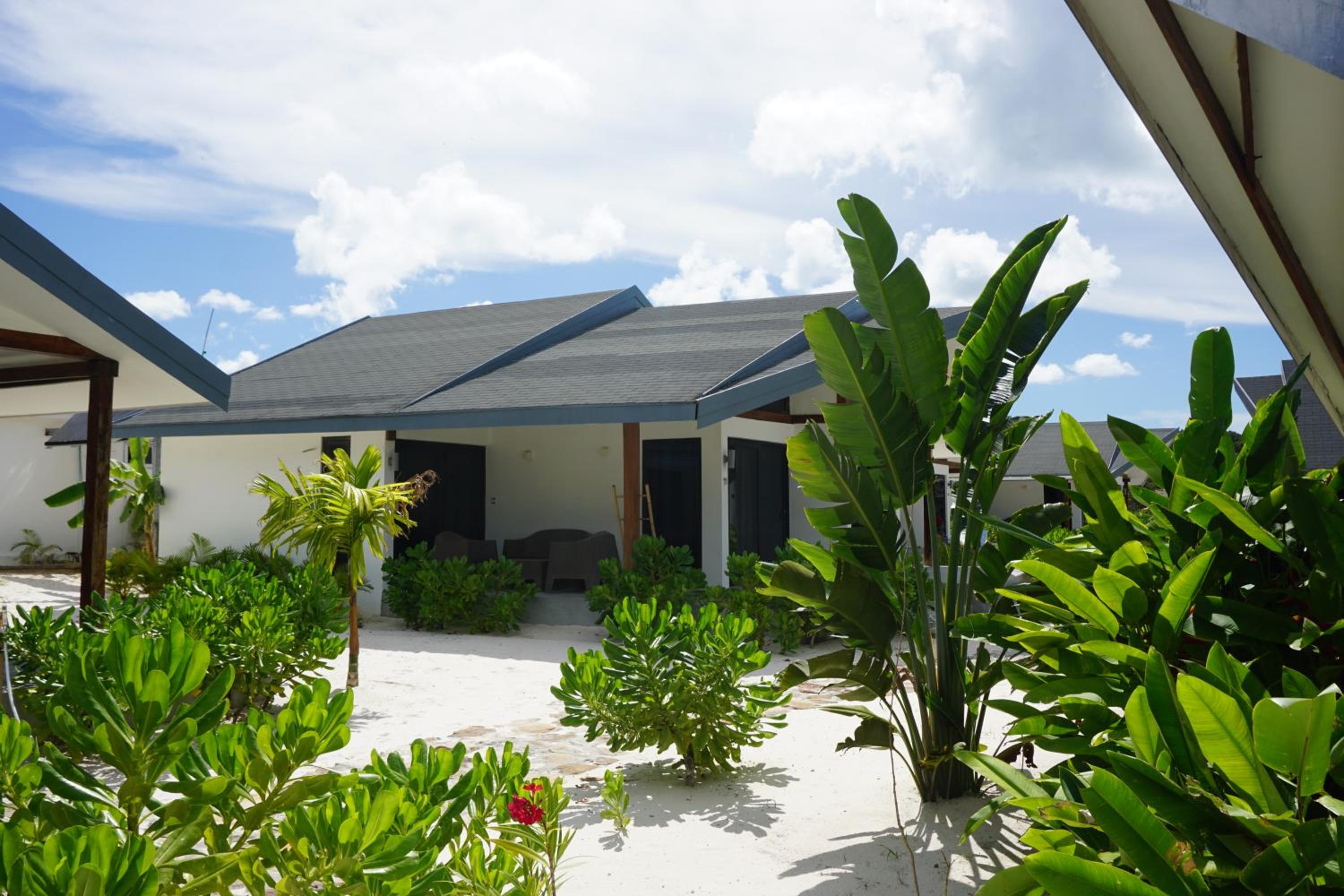 Deluxe Double Room with Side Sea View - Photo 14