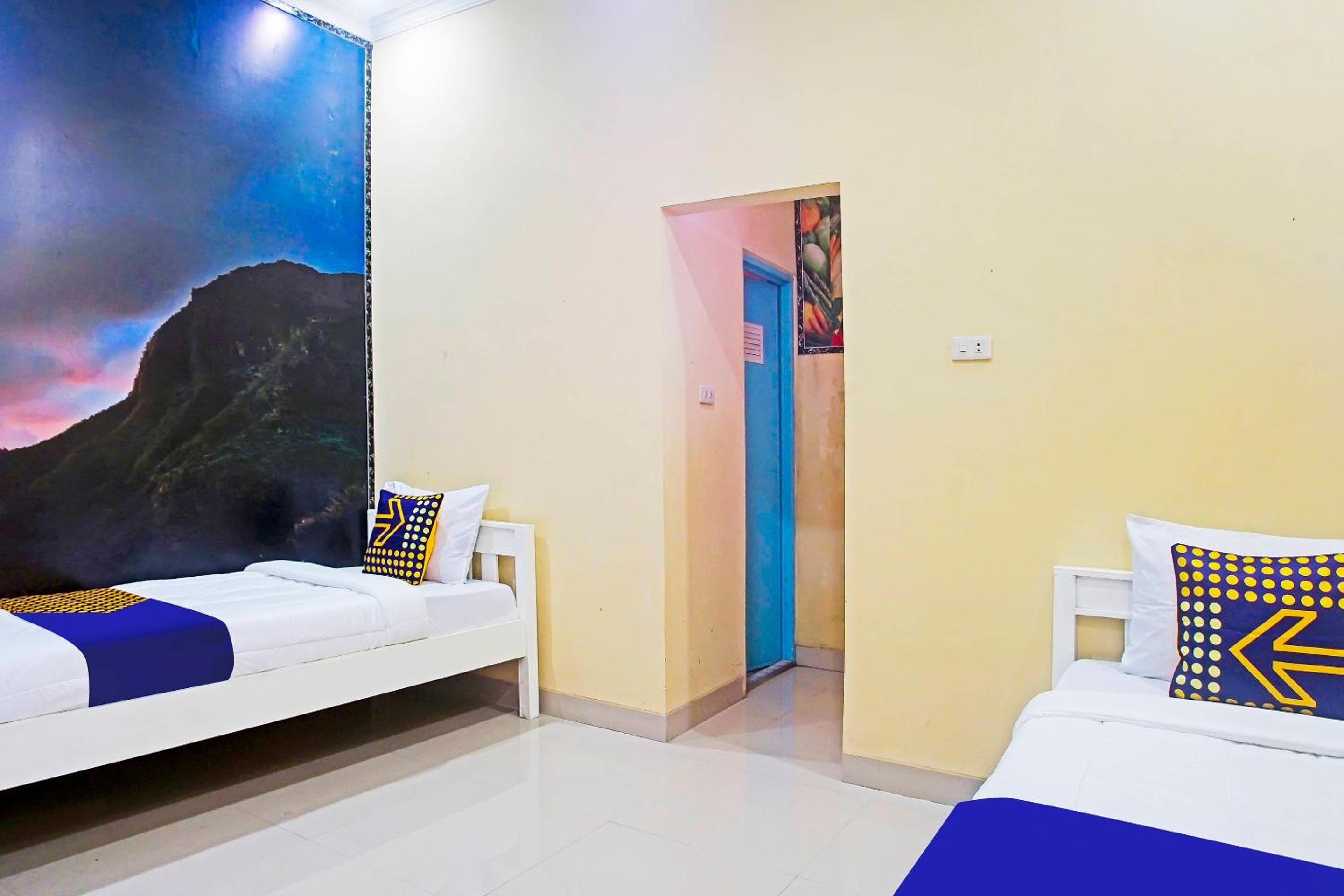 Small Twin Room photo 1