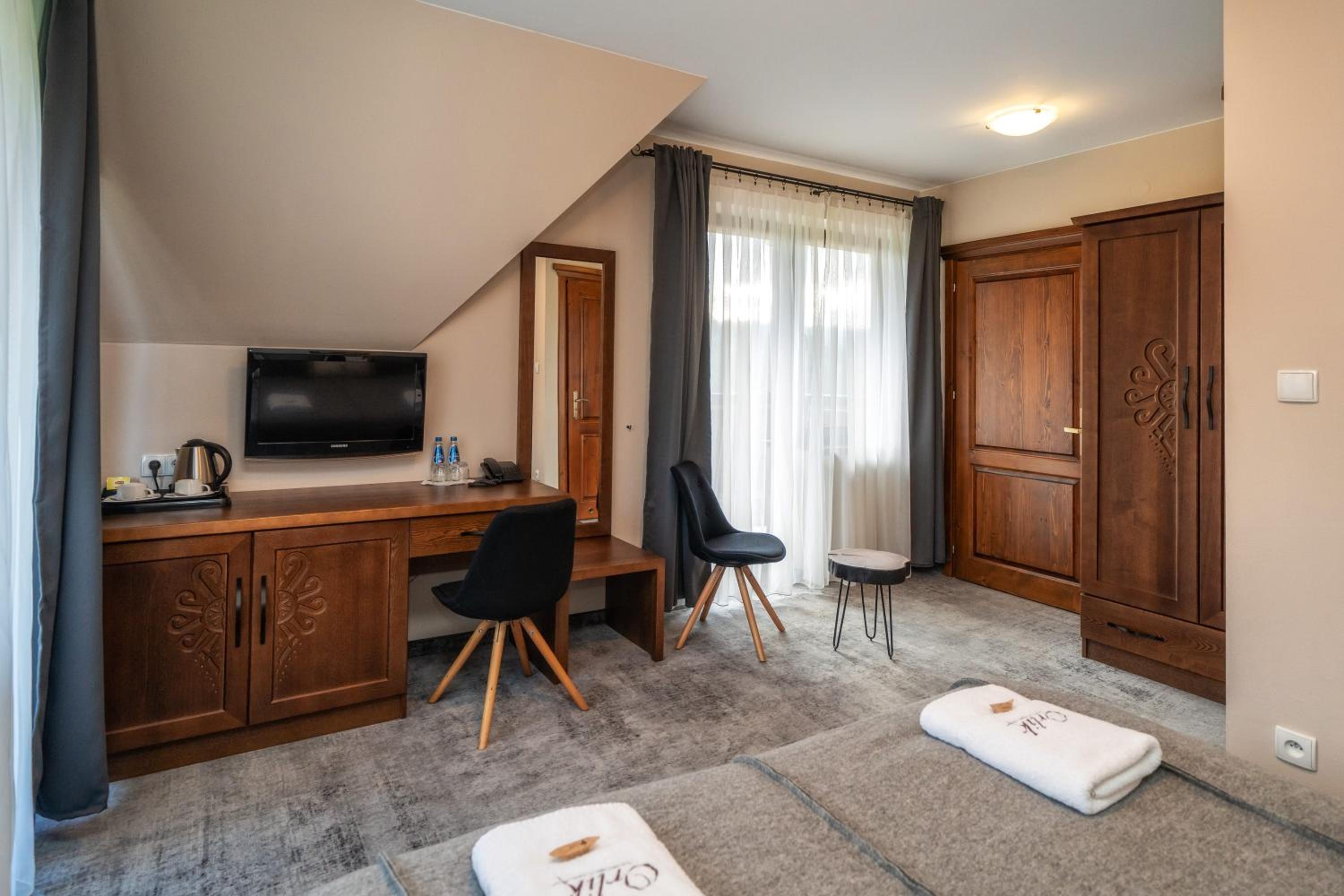Standard Double or Twin Room photo 3