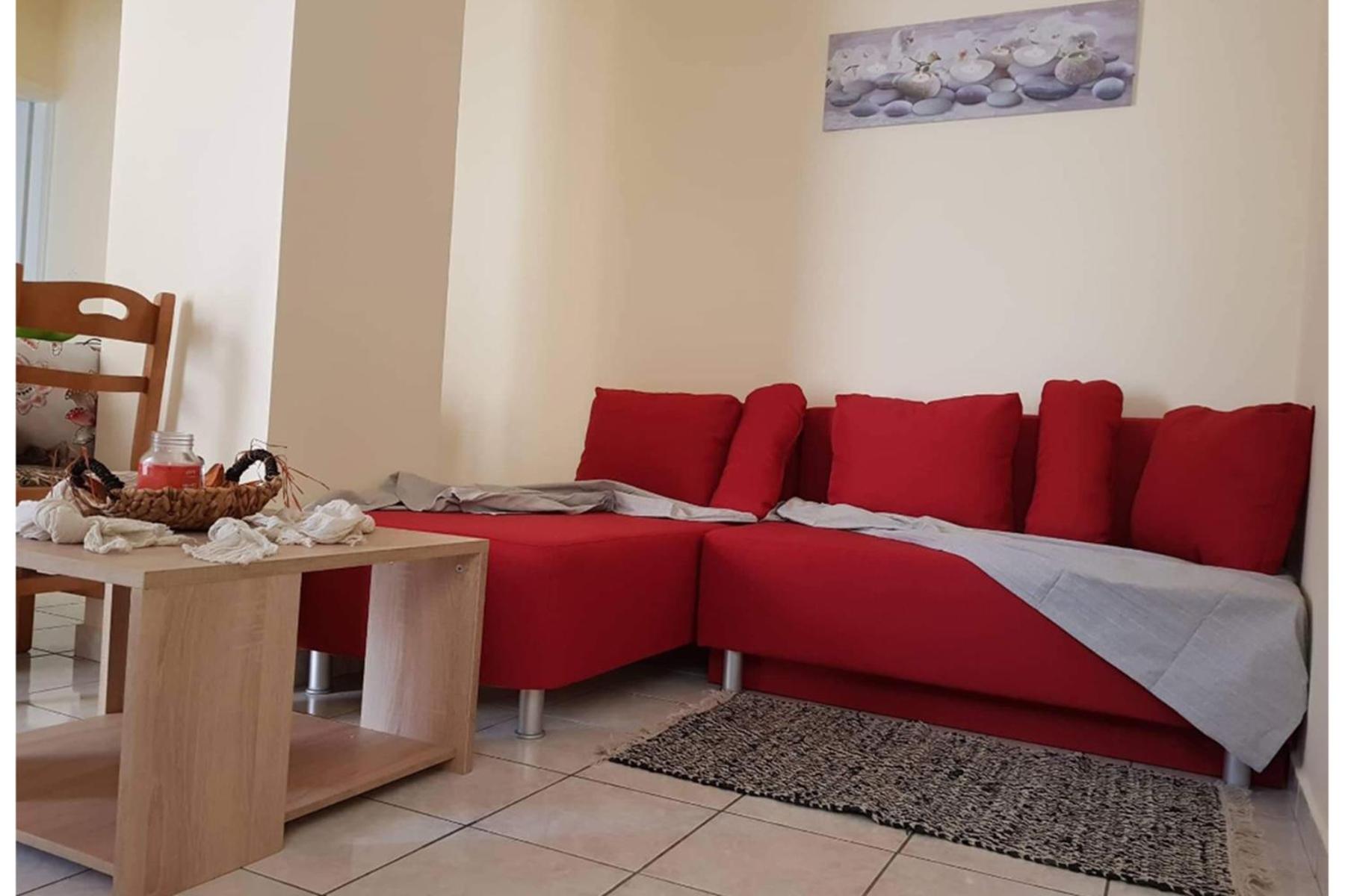 One-Bedroom Apartment photo 1