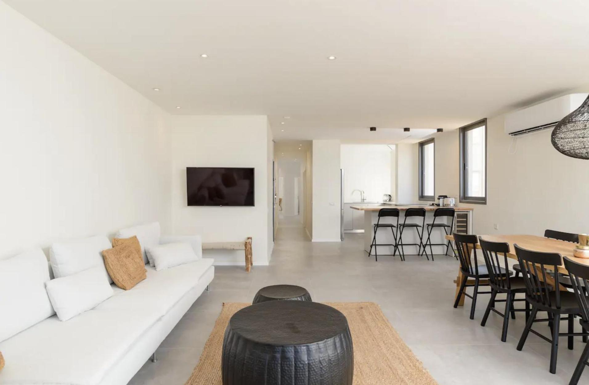 Three-Bedroom Apartment photo 2