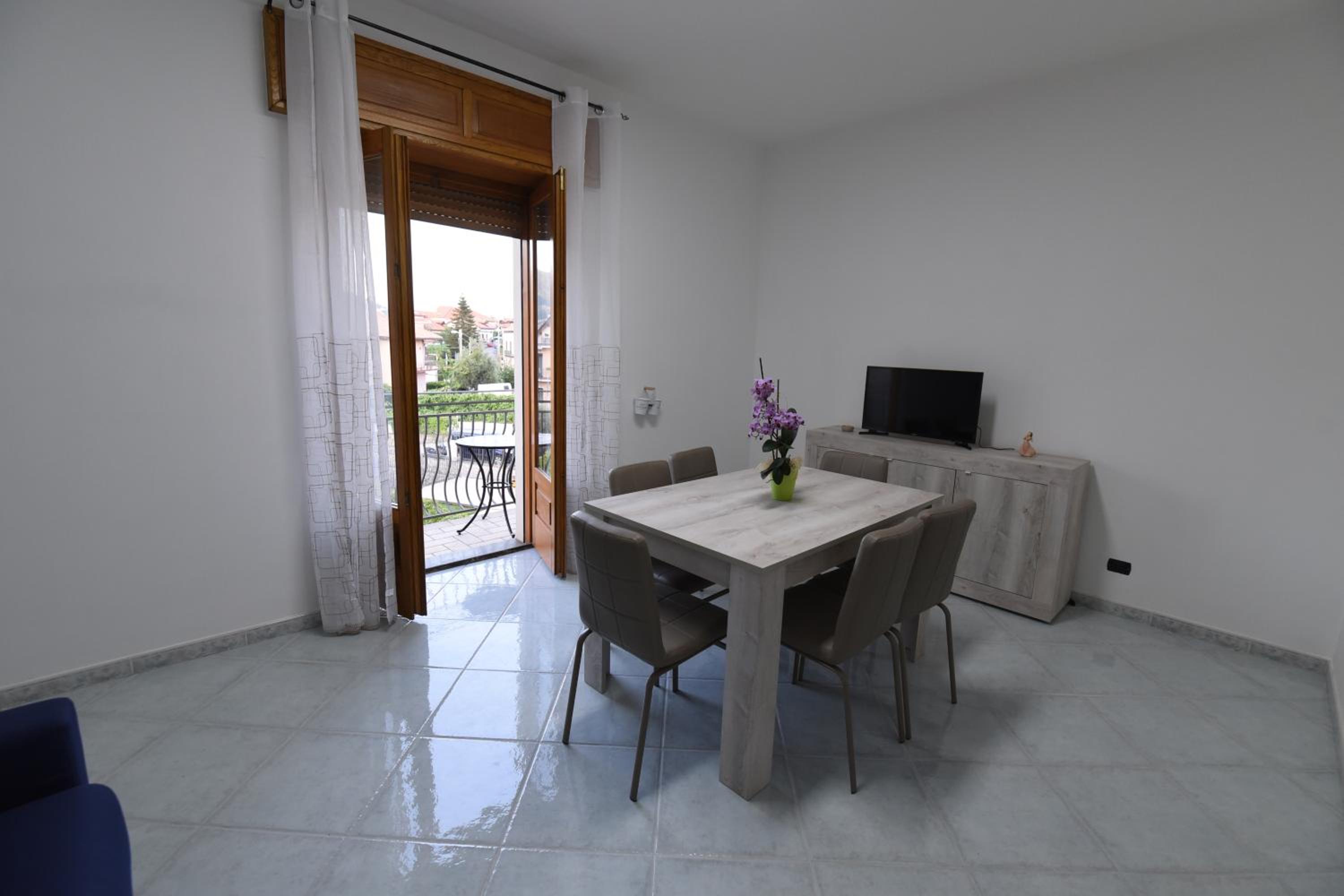 Apartment with Balcony photo 2
