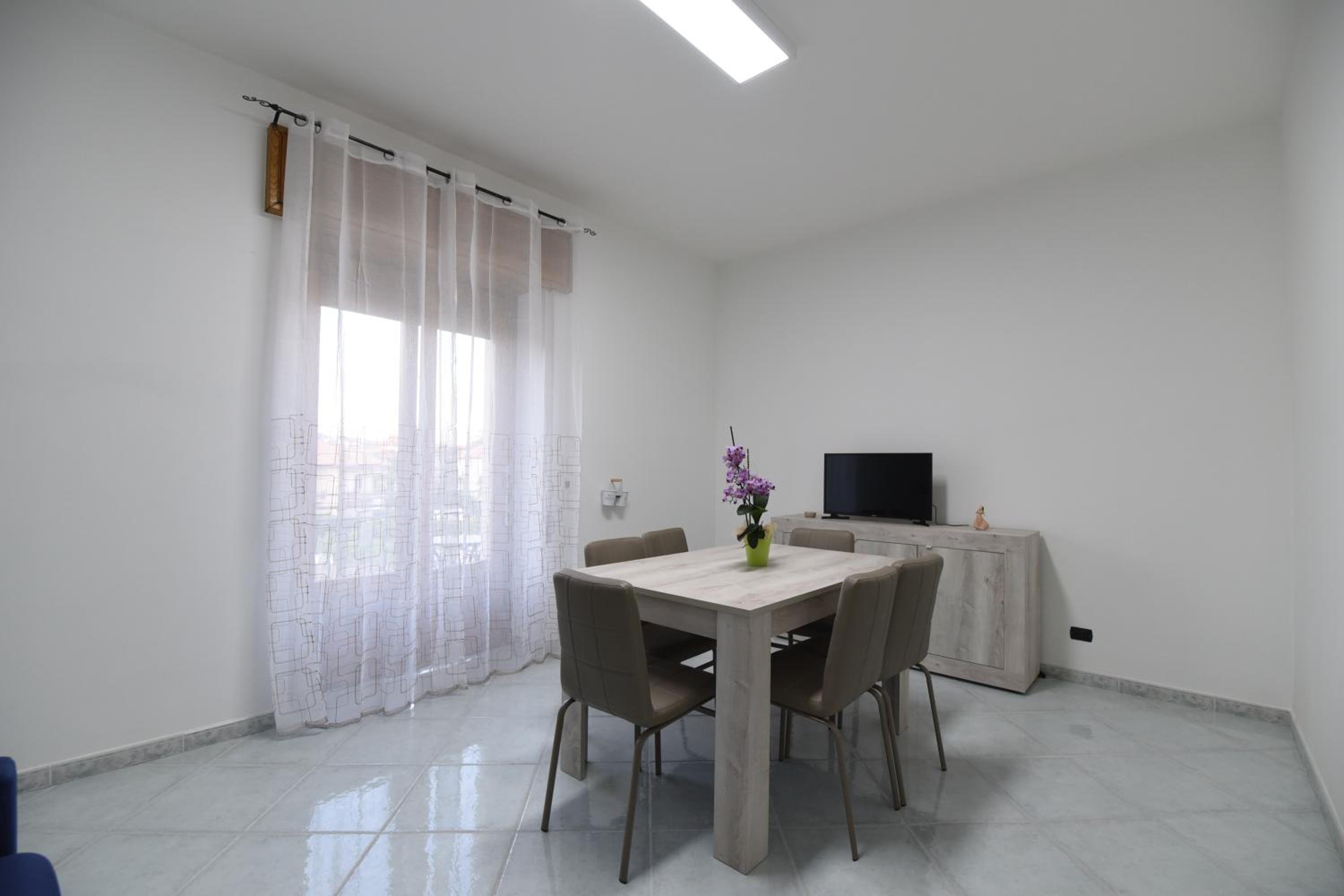 Apartment with Balcony photo 3