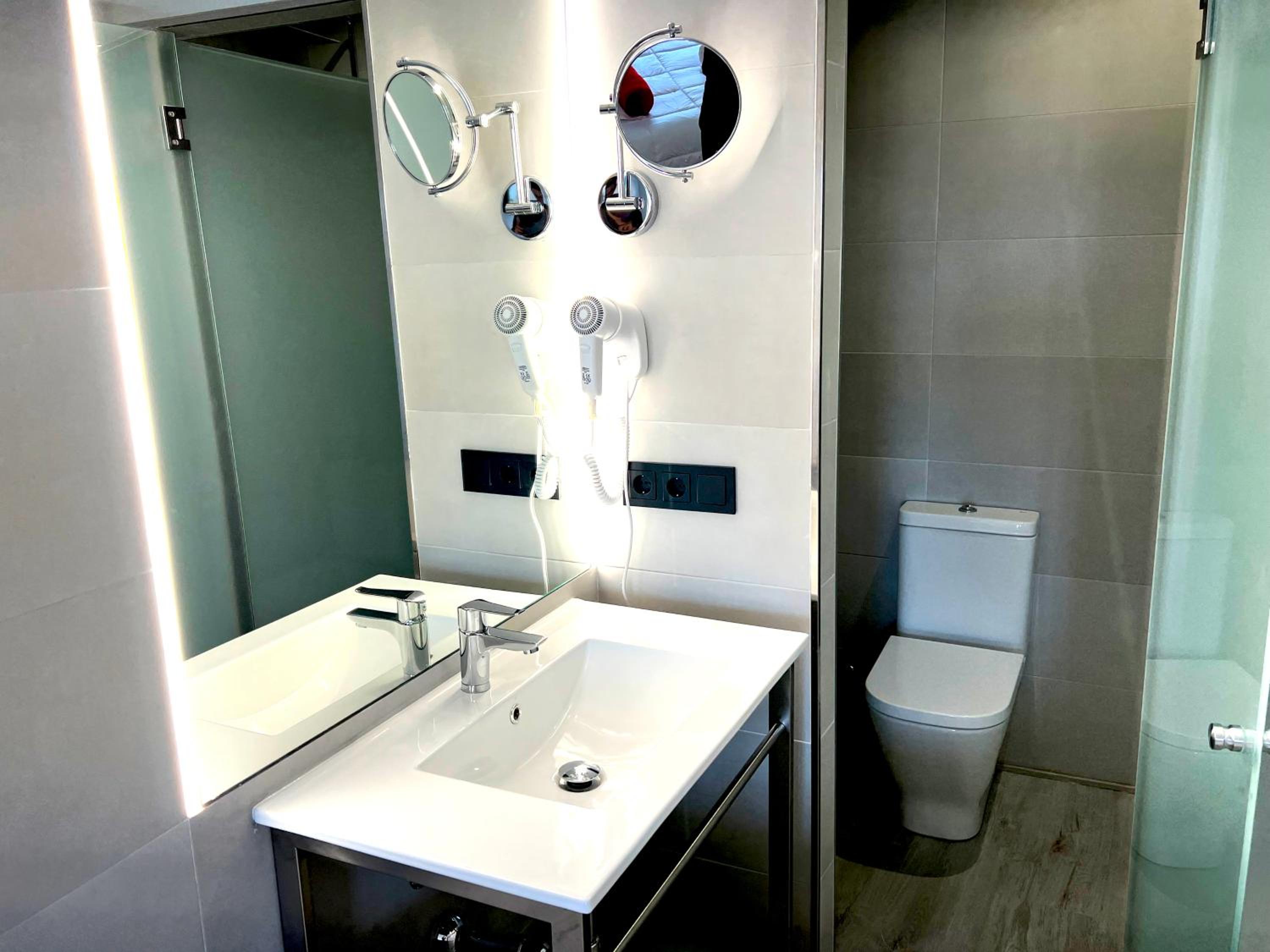 Standard Double Room - Photo 3