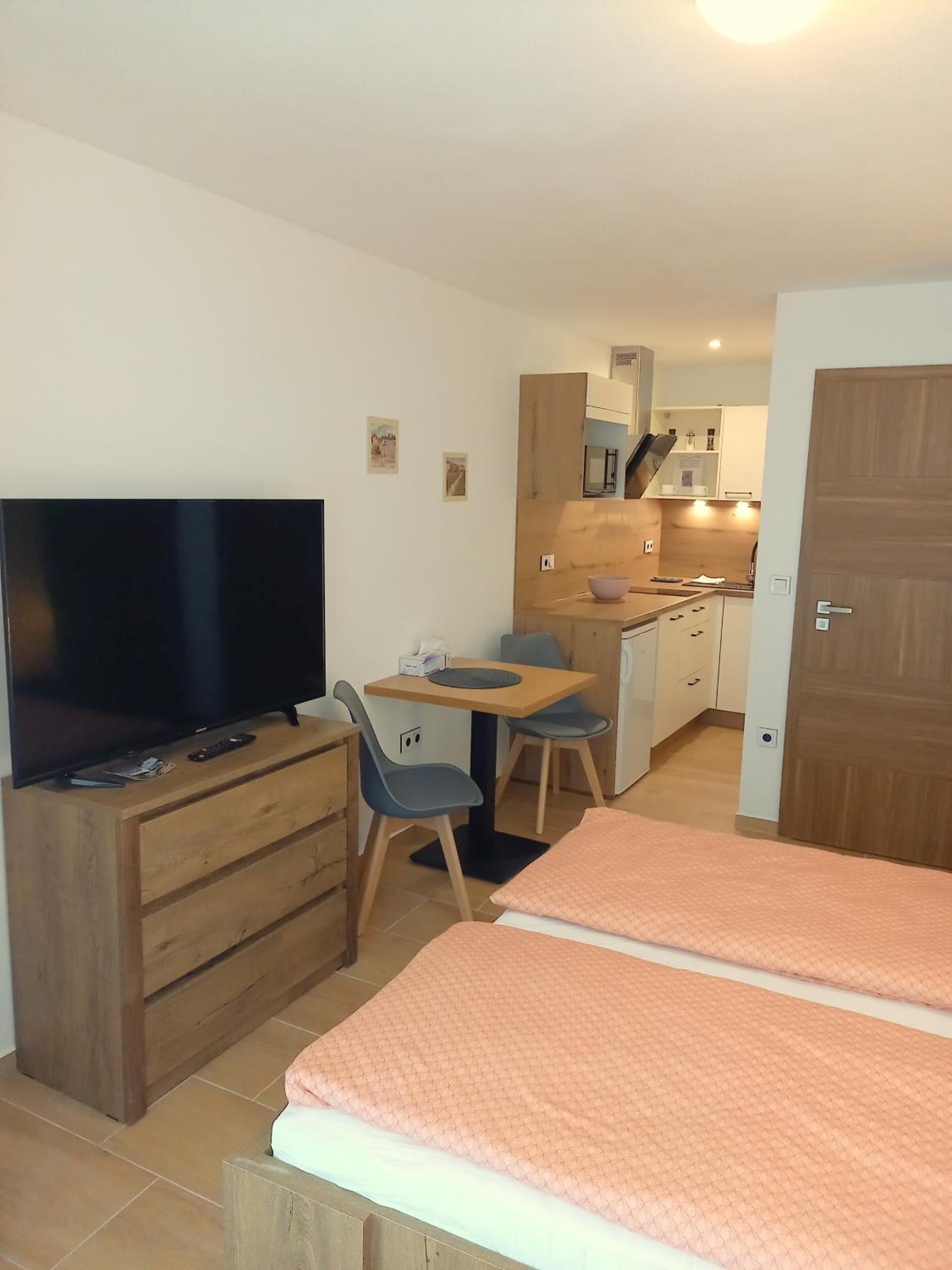One-Bedroom Apartment photo 1